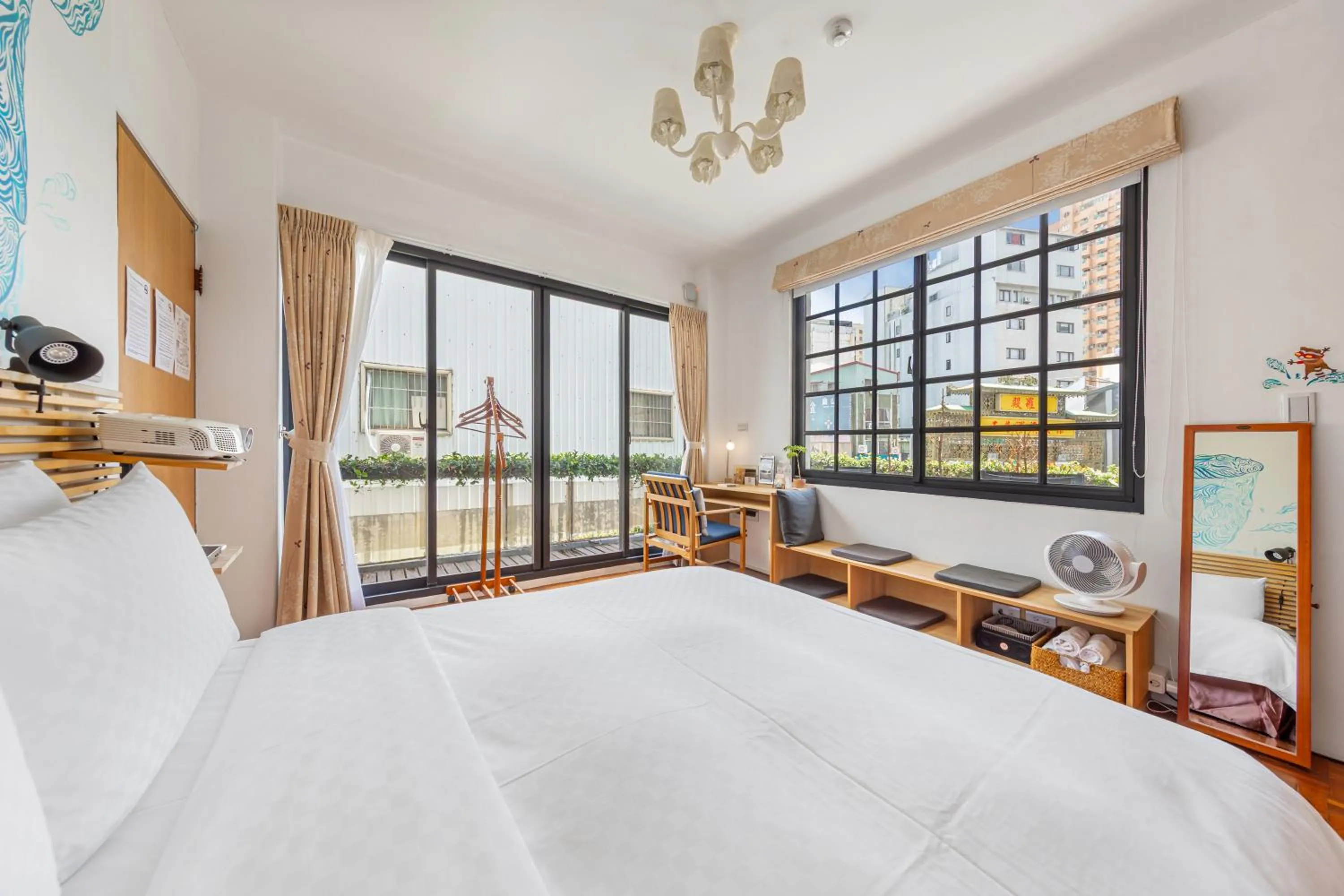 Photo of the whole room, Bed in IsShoNi house