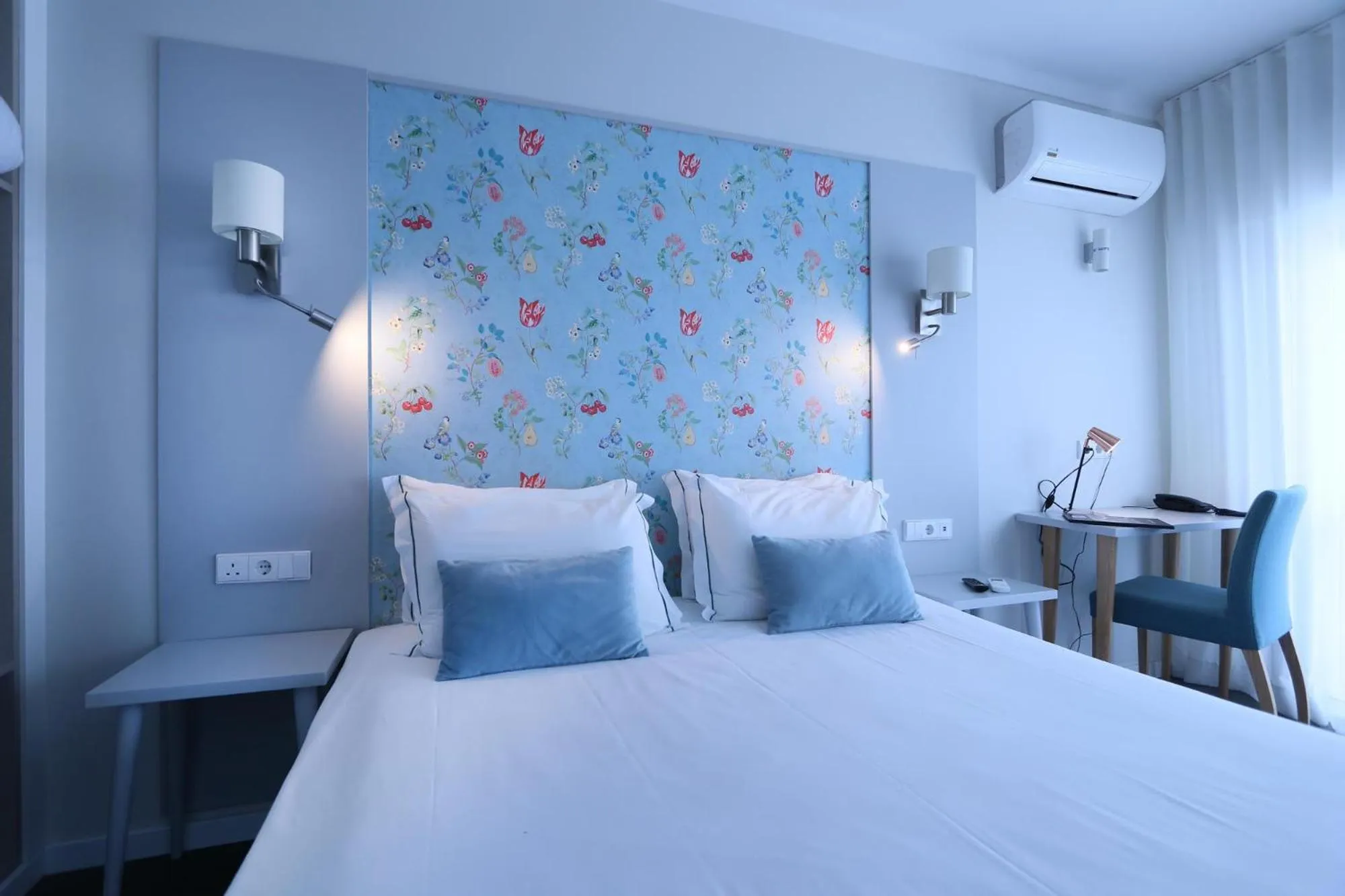 Photo of the whole room, Bed in Agua Hotels Alvor Jardim