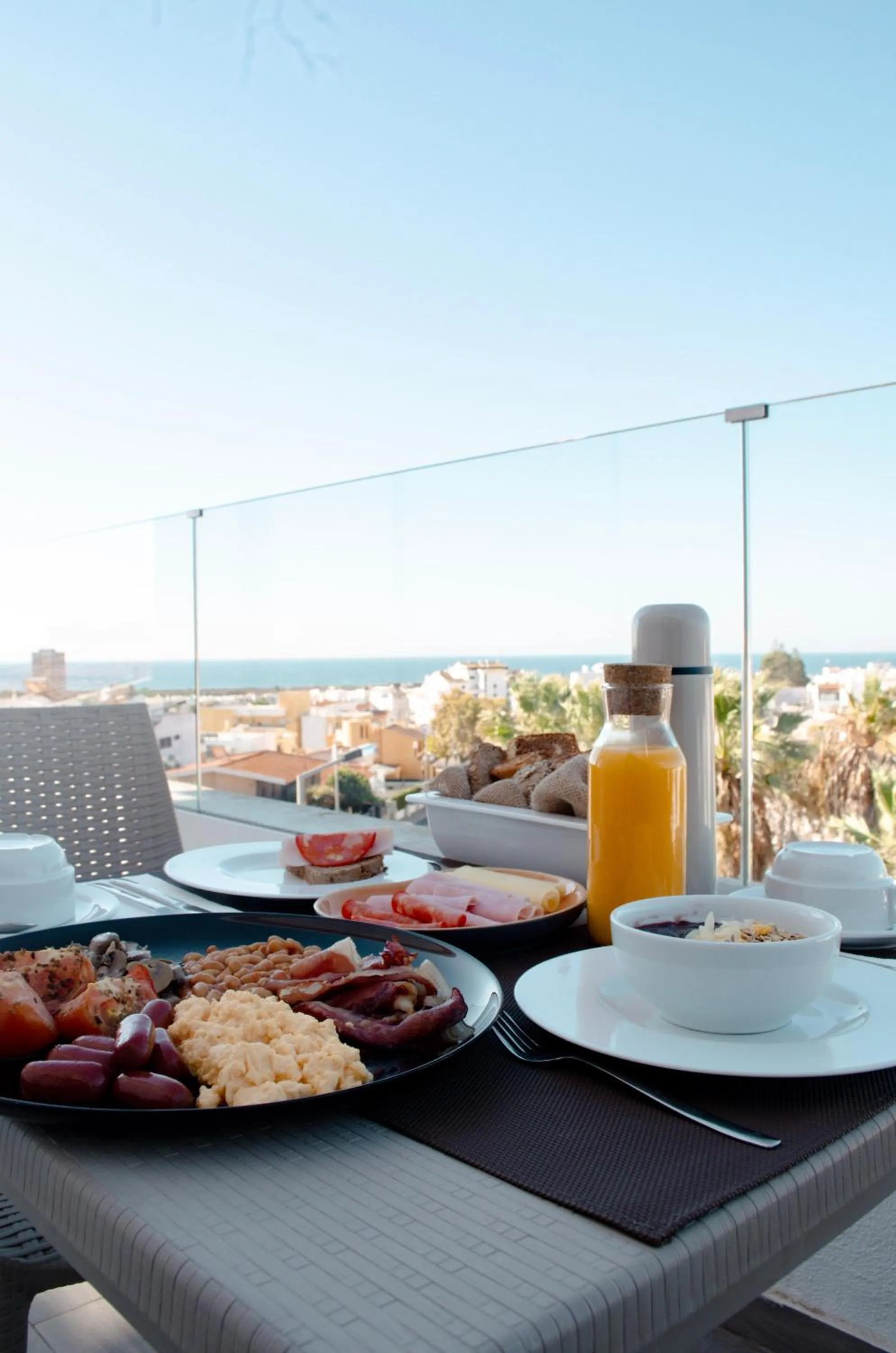 Photo of the whole room in Agua Hotels Alvor Jardim