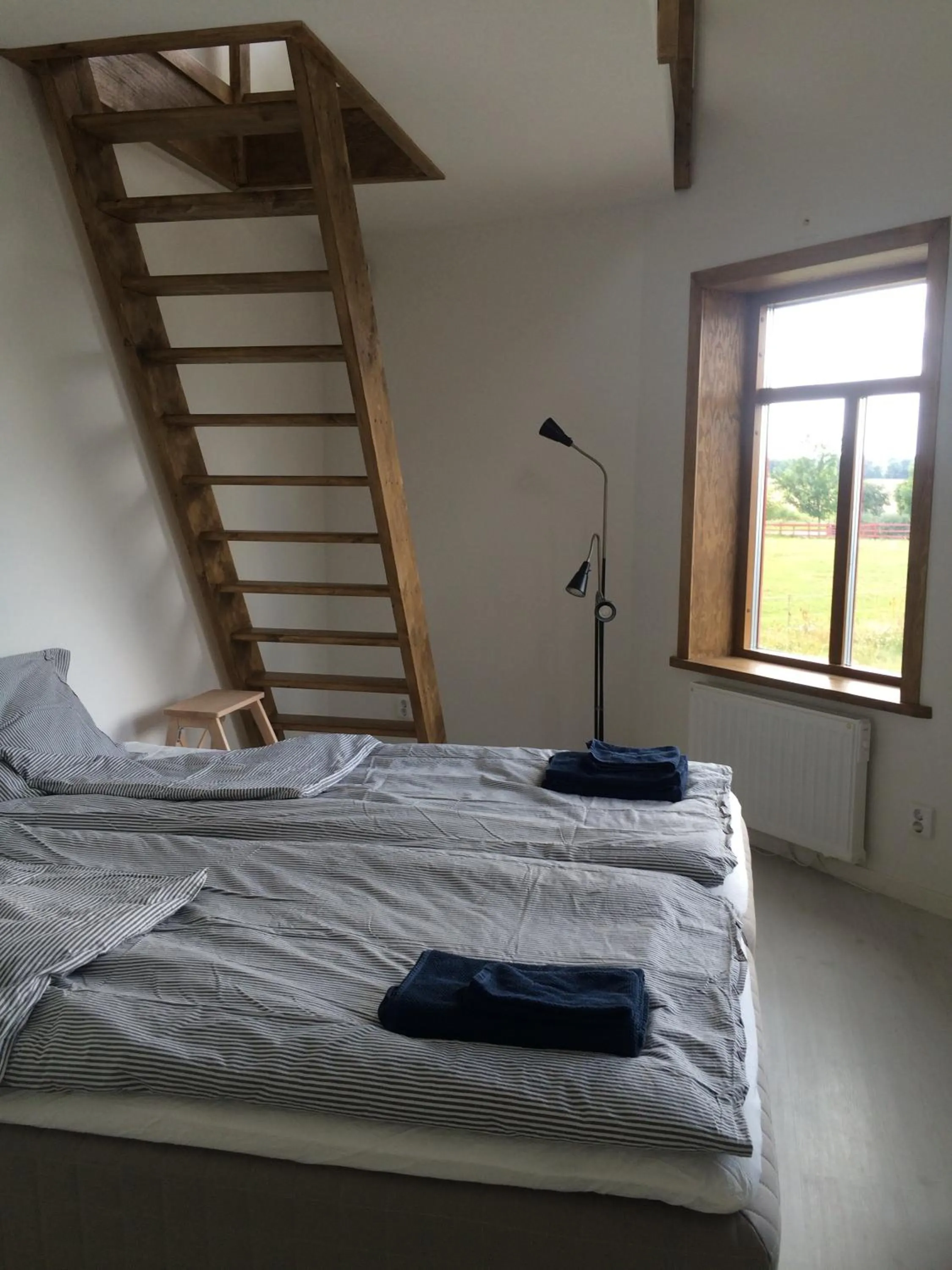 Bed in Flyingehus Gårdshotell