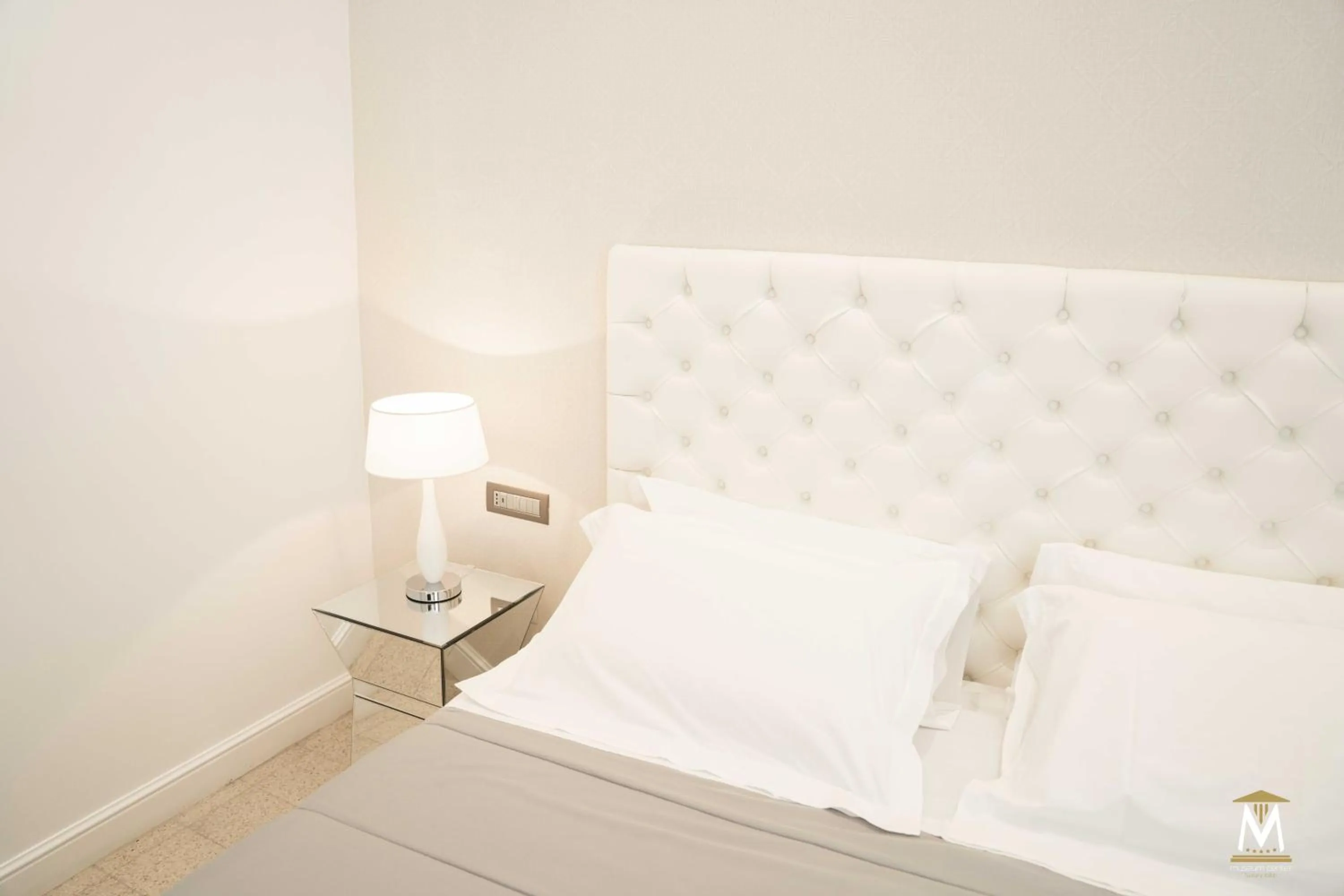 Property building, Bed in Museum Center Luxury