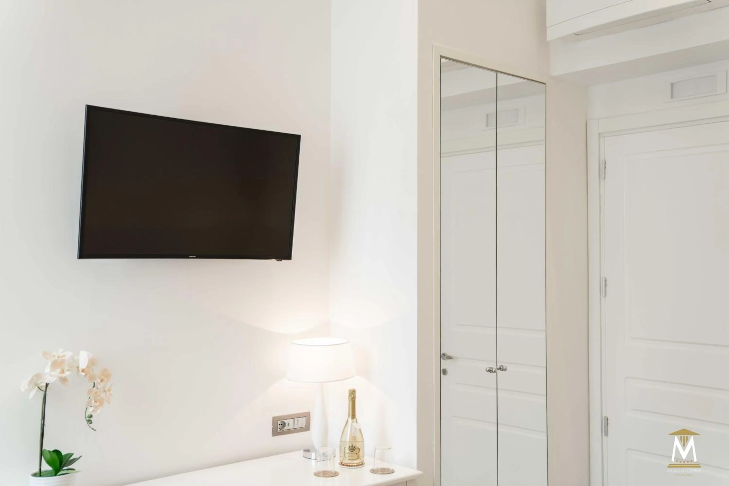 Property building in Museum Center Luxury