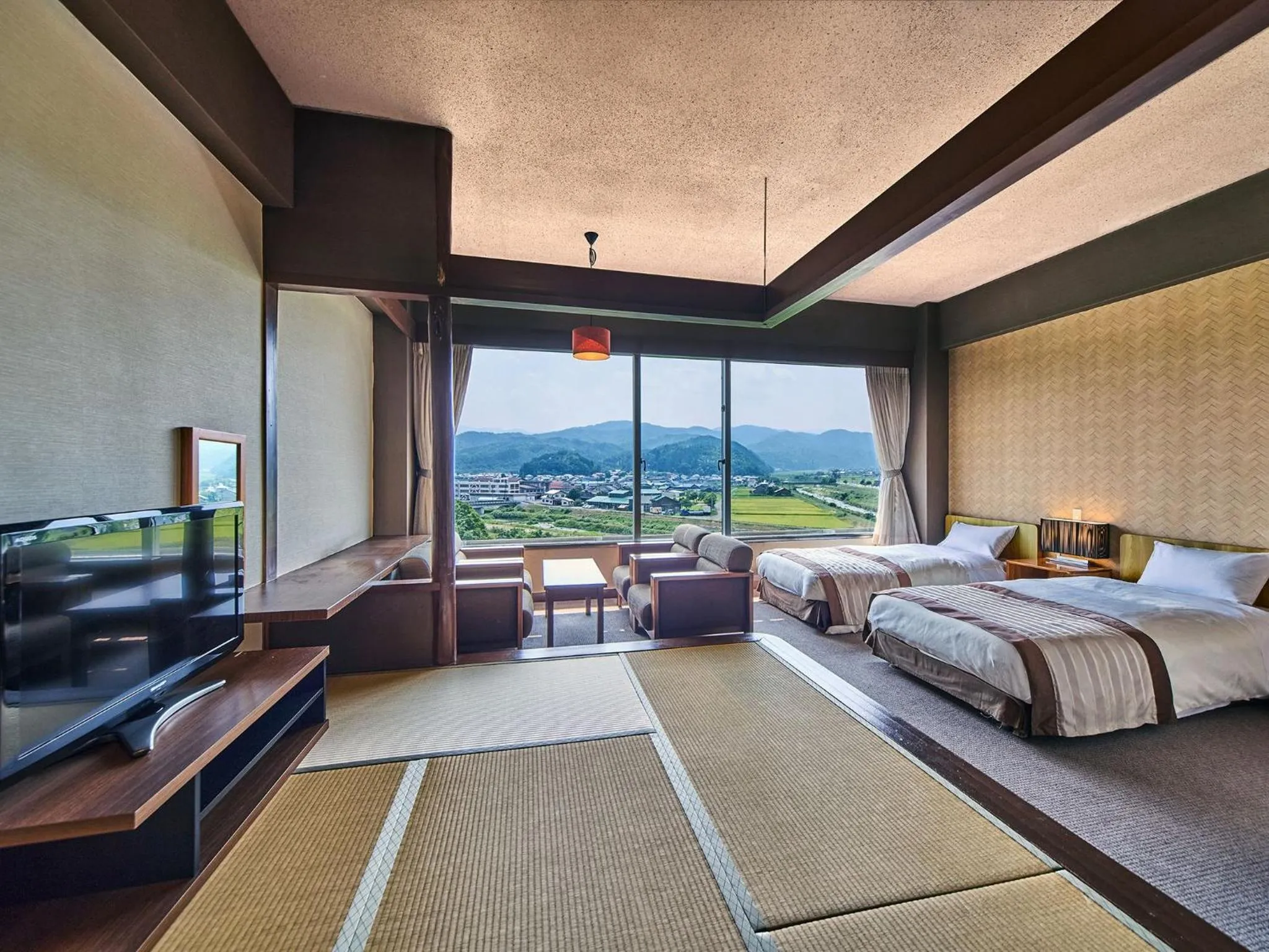 Photo of the whole room, Bed in Misasa Royal Hotel