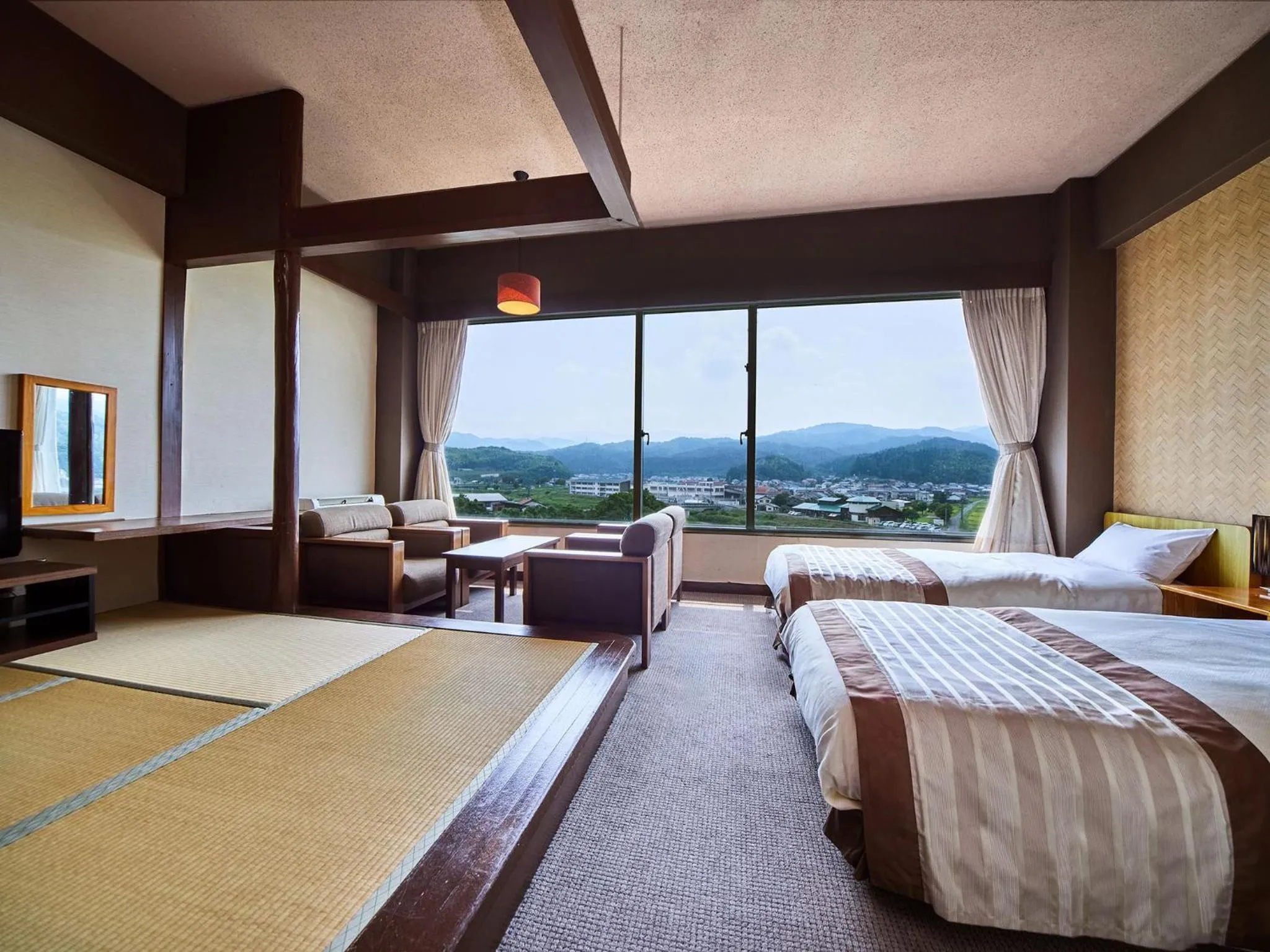 Photo of the whole room, Bed in Misasa Royal Hotel