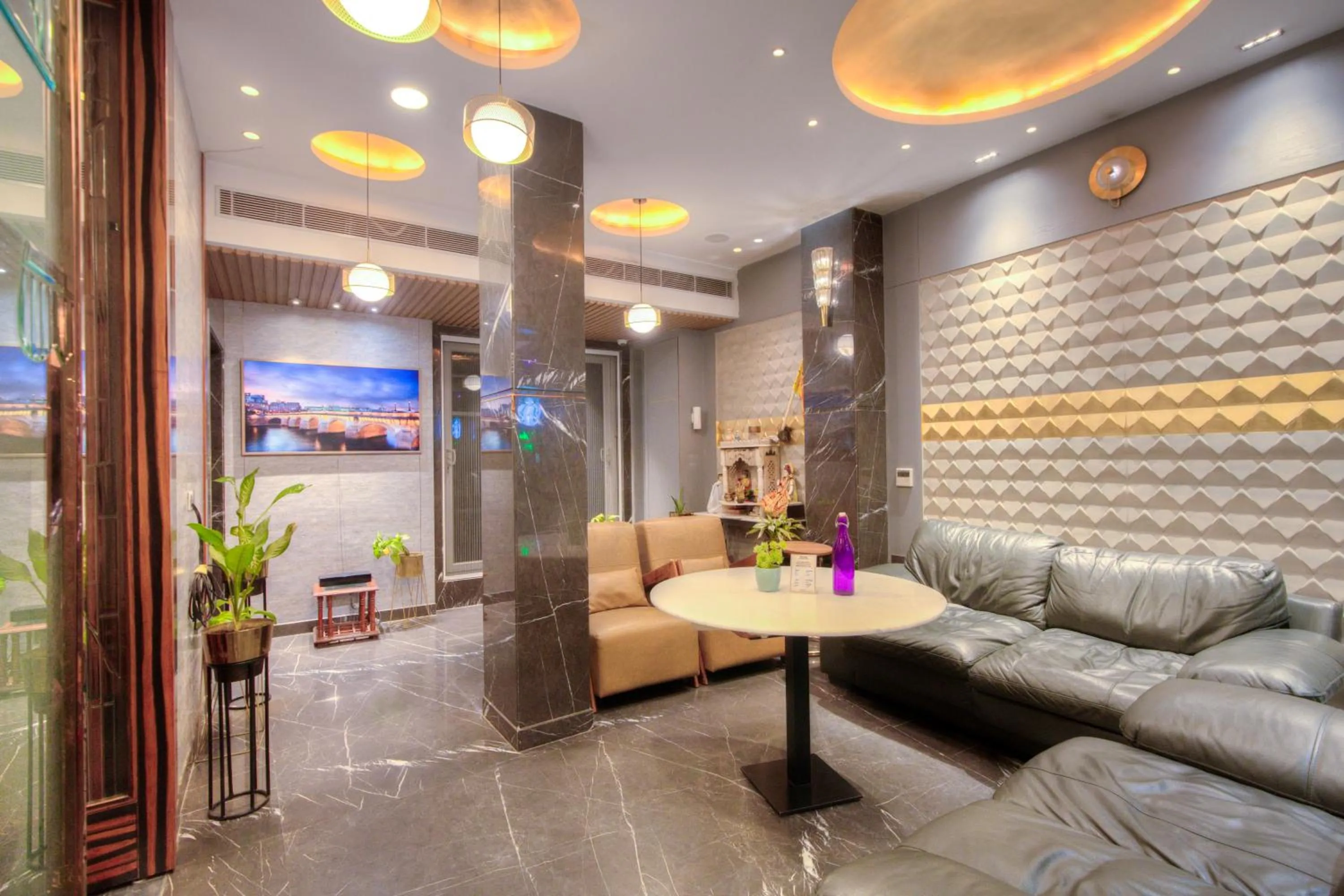 TV and multimedia in THE SINGH EMPIRE,New Delhi City Centre