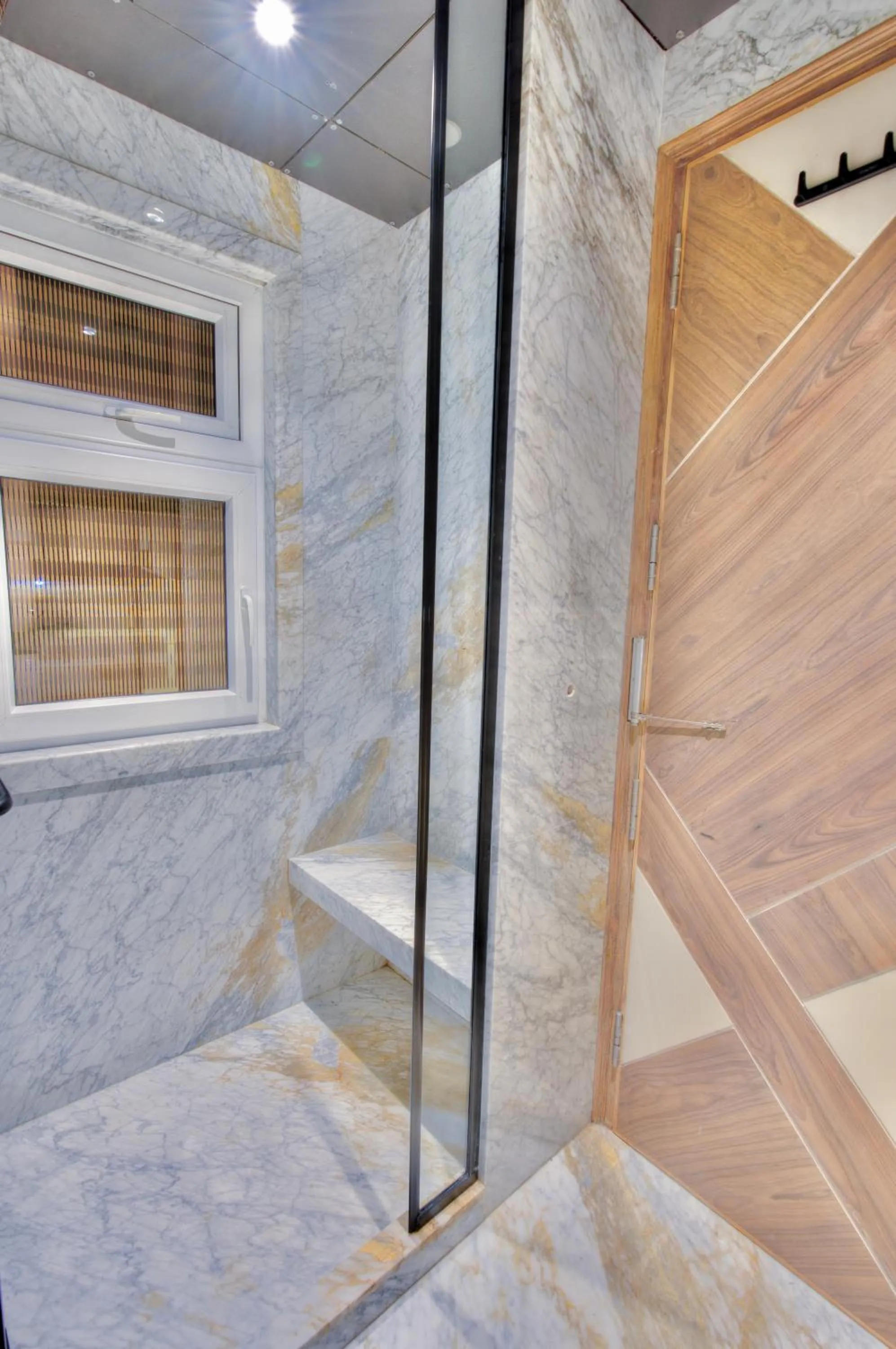 Shower in THE SINGH EMPIRE,New Delhi City Centre