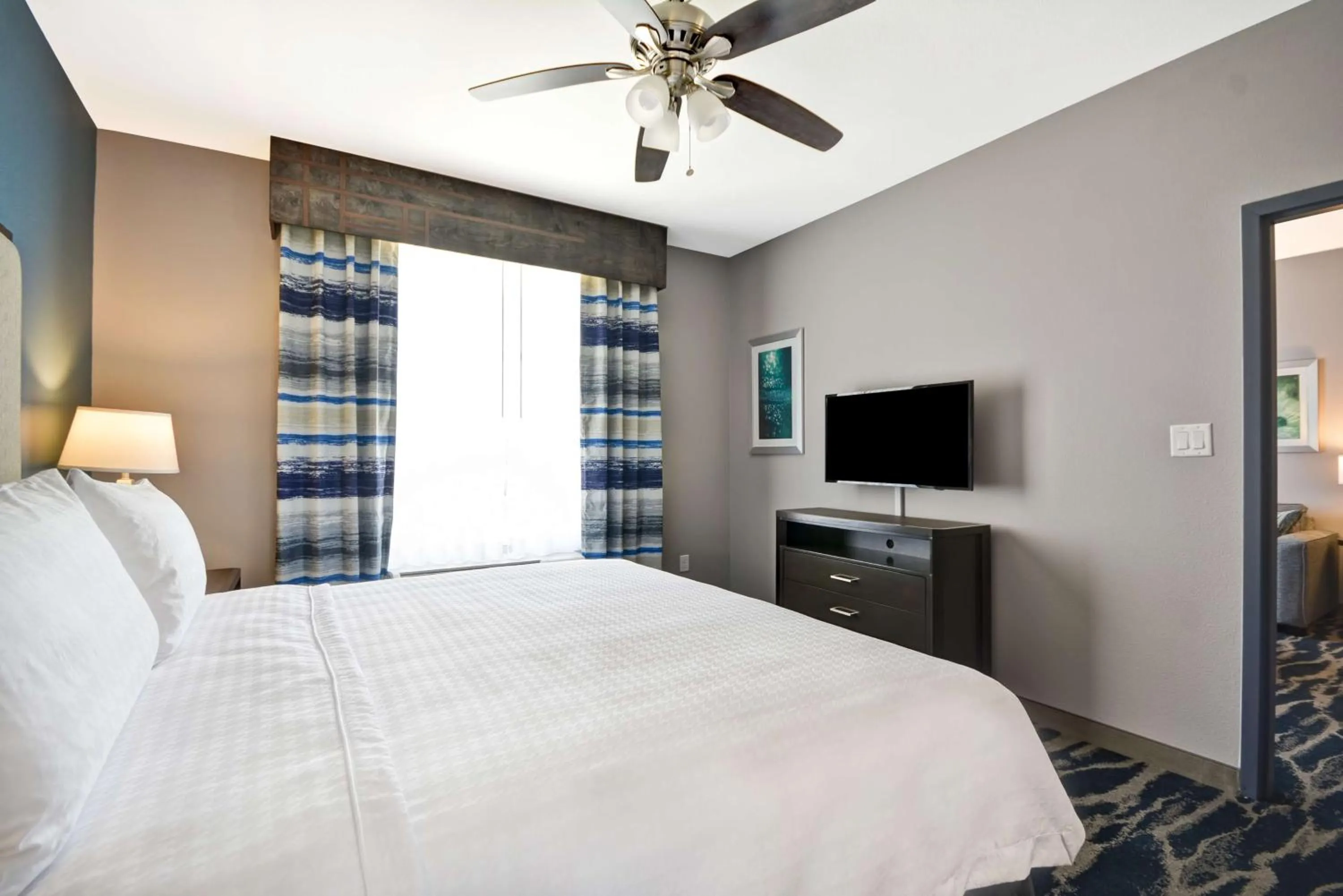 Bedroom, Bed in Homewood Suites by Hilton Conroe