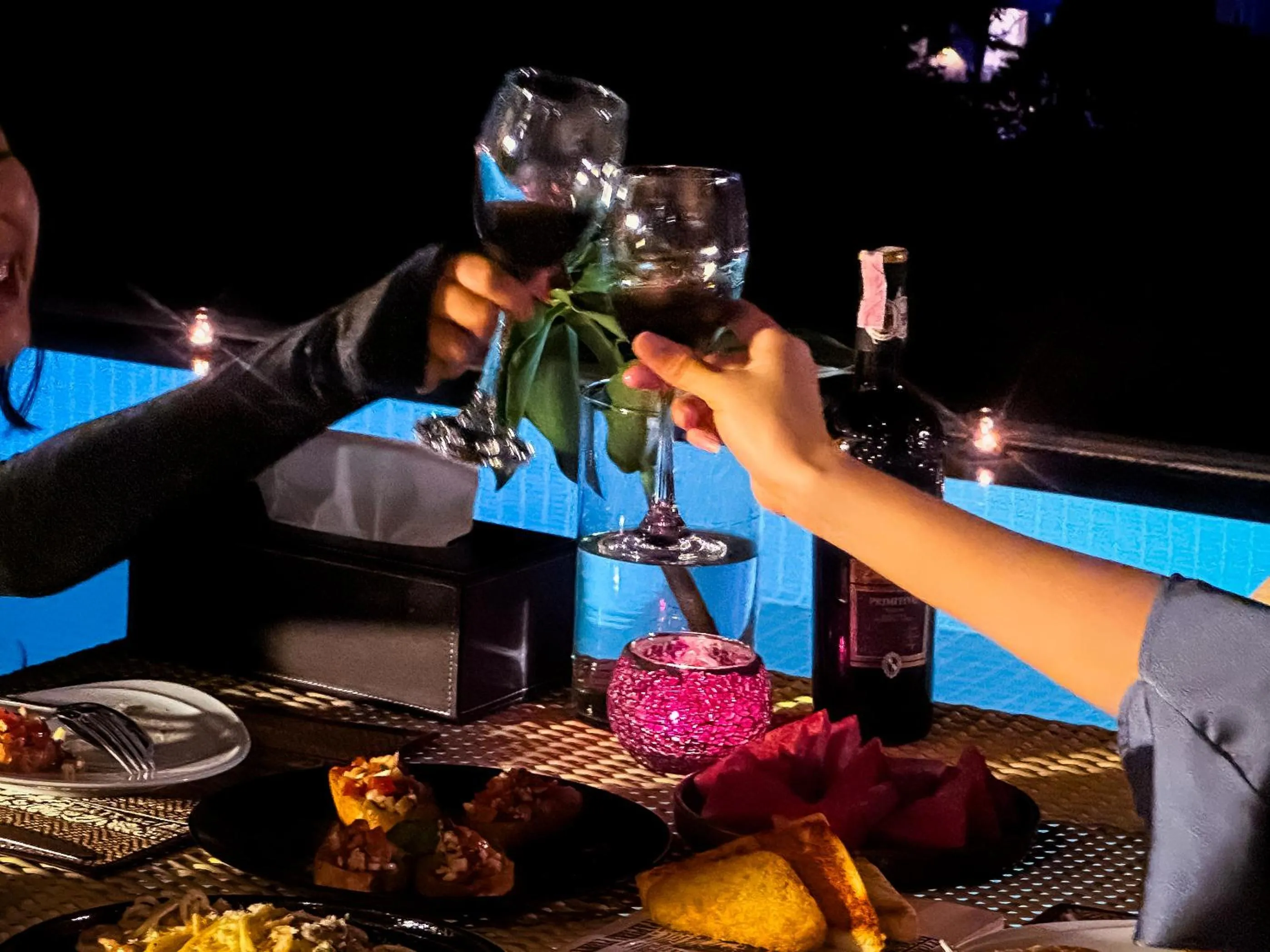 Food and drinks in Villa Tantawan Resort - Private Pool Villas