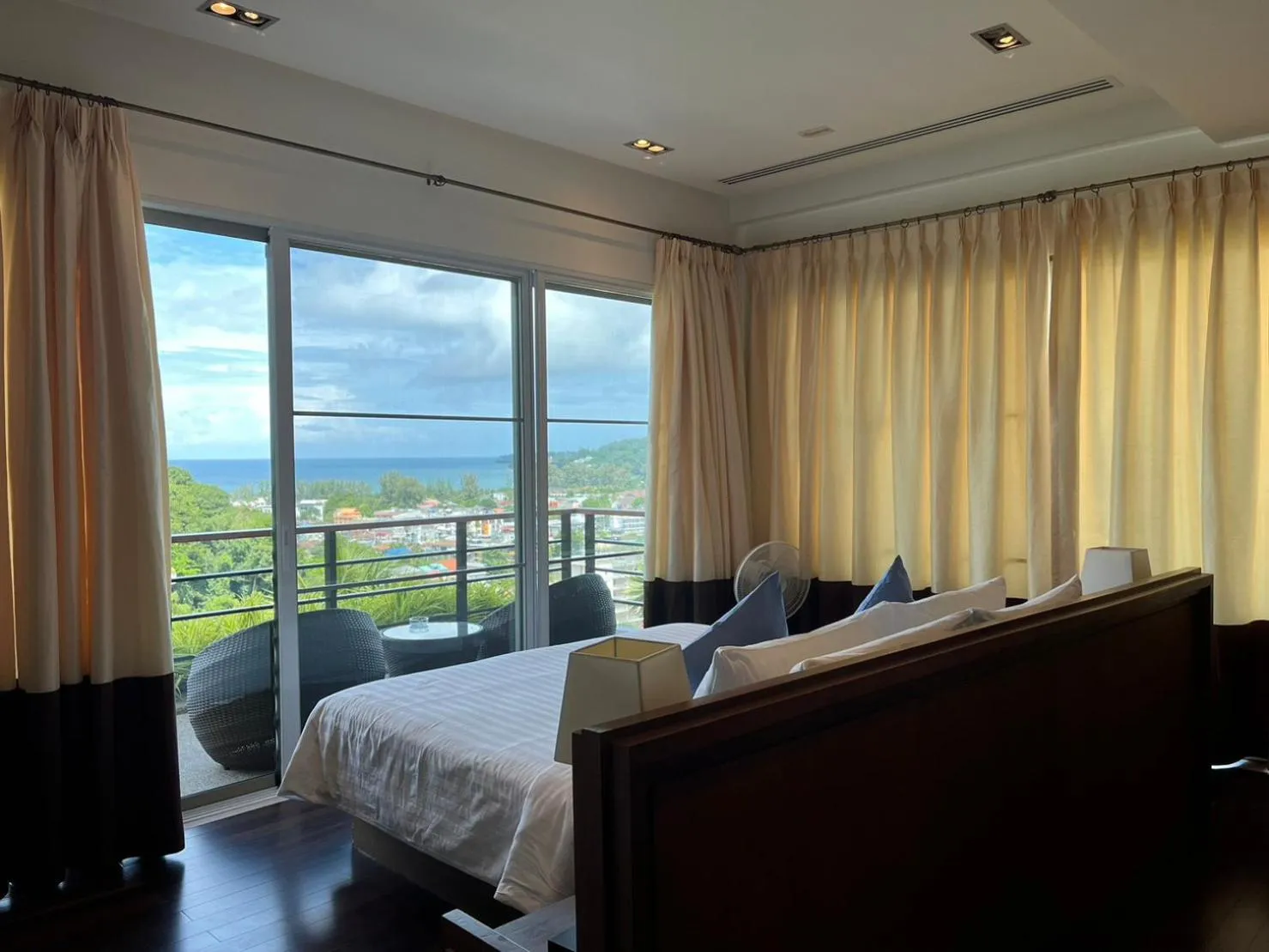 Bed in Villa Tantawan Resort - Private Pool Villas