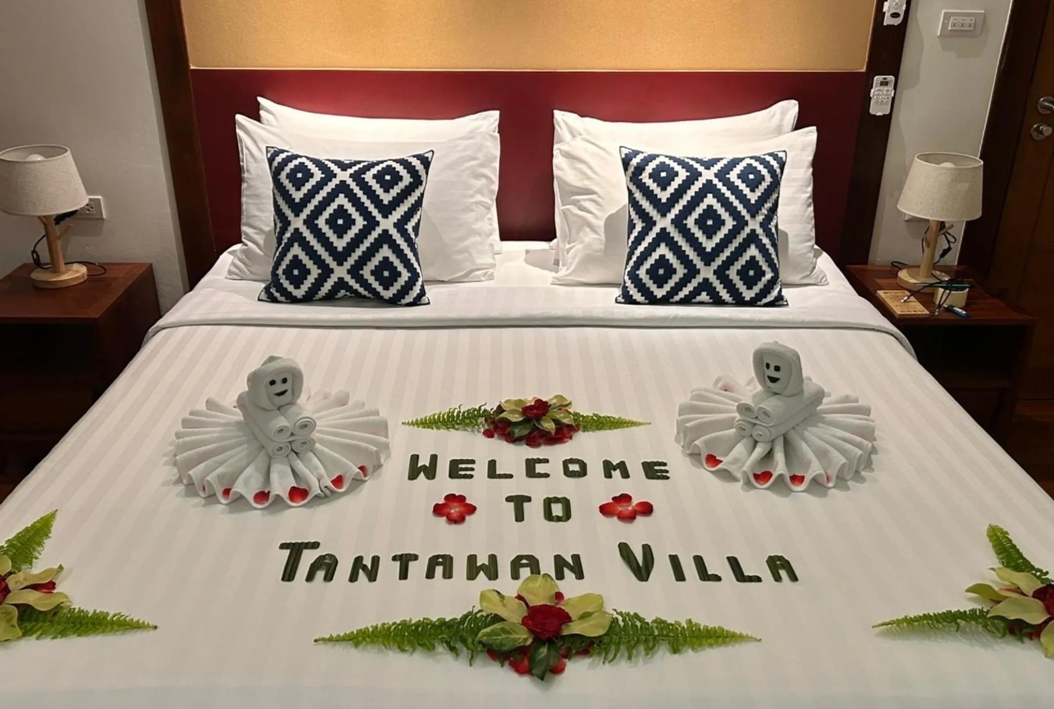 Bed in Villa Tantawan Resort - Private Pool Villas