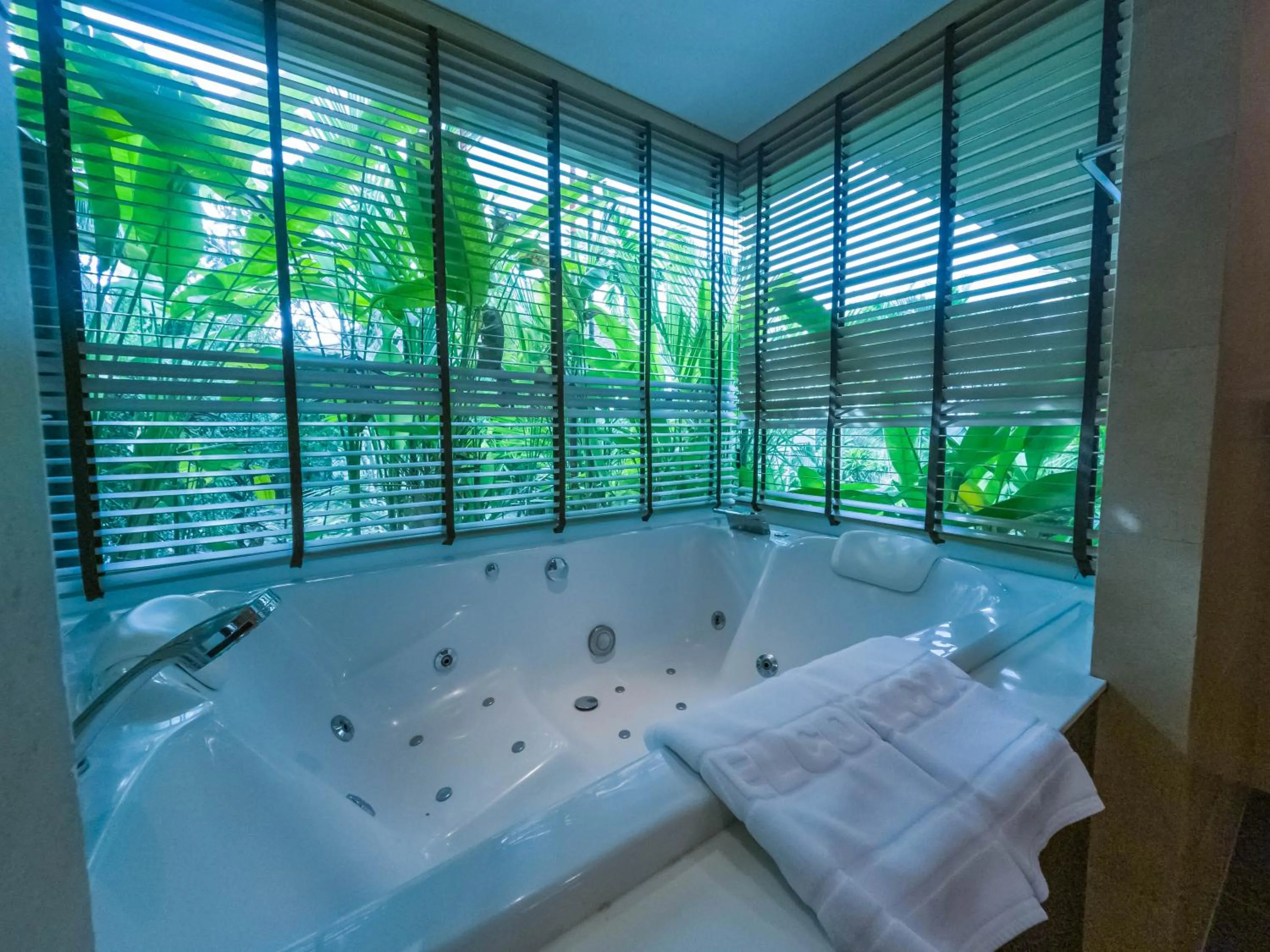 Hot Tub in Villa Tantawan Resort - Private Pool Villas
