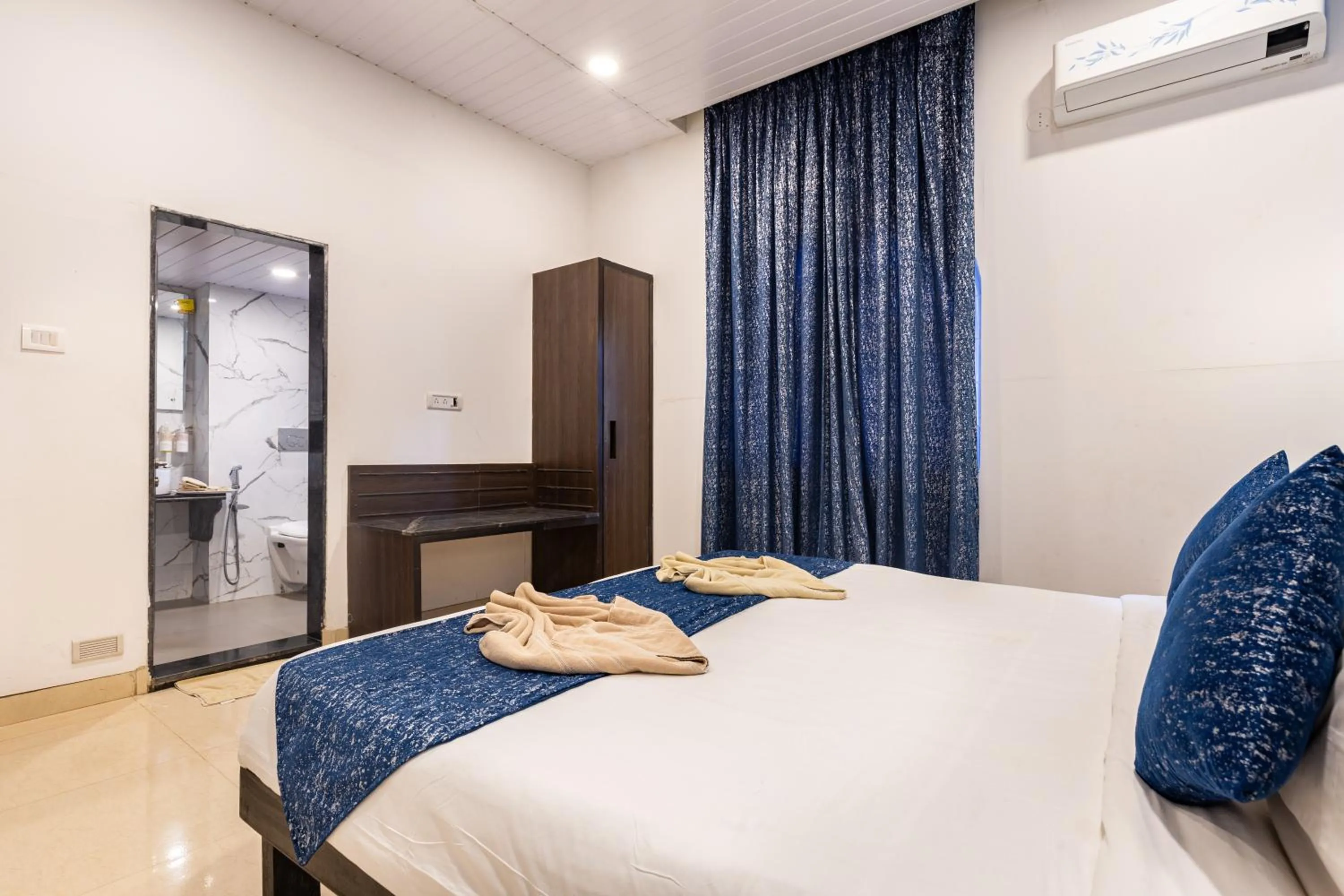 Bedroom, Bed in CALUX Joia Do Mar Resort - Calangute