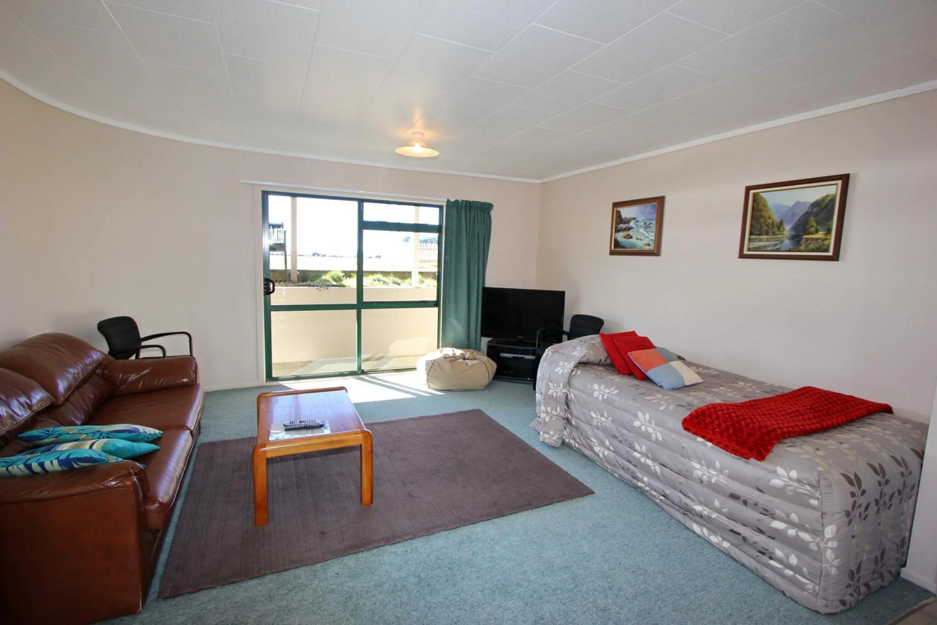 Living room, Bed in Blue Marlin Apartments