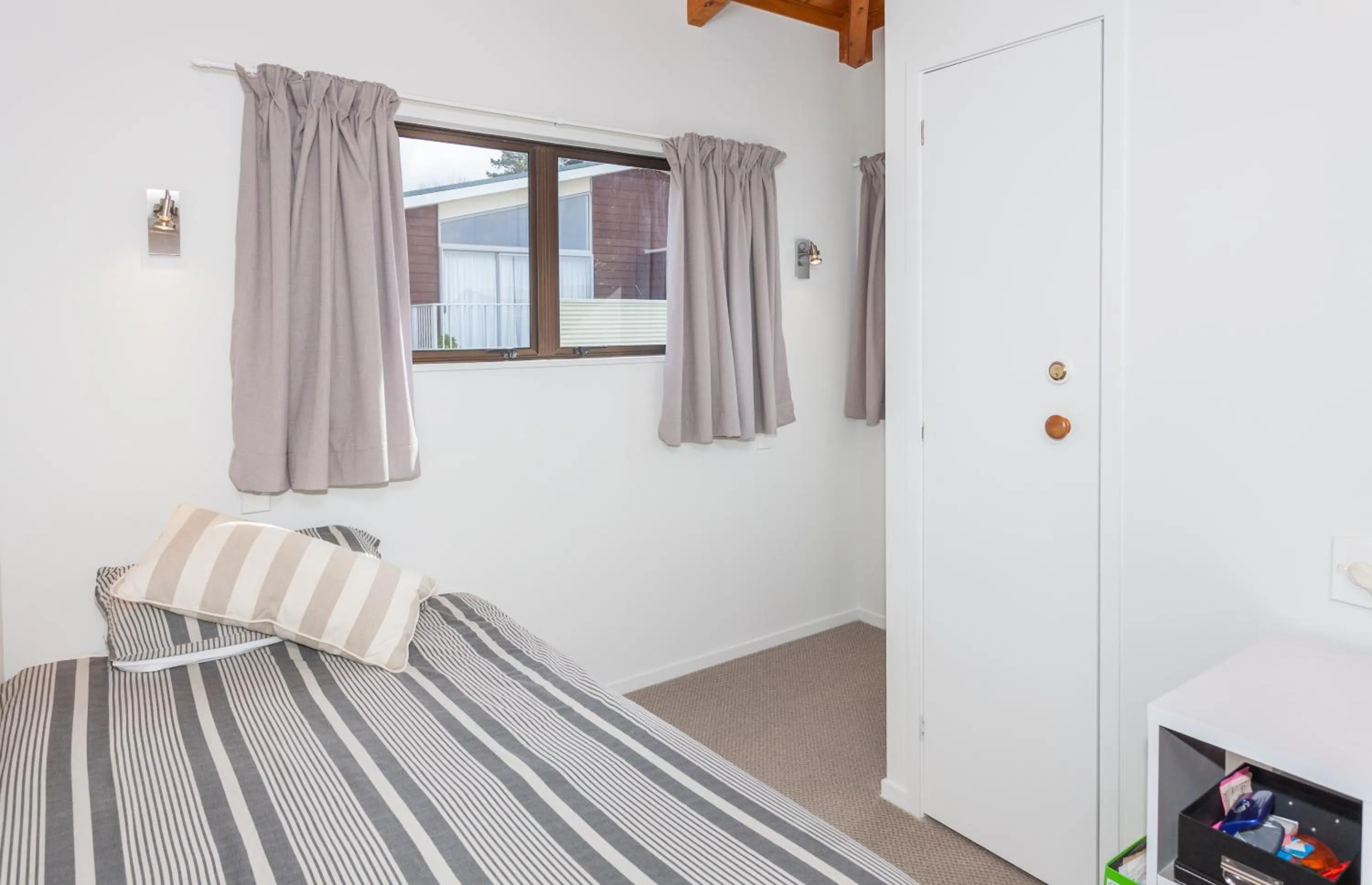 Bed in Blue Marlin Apartments