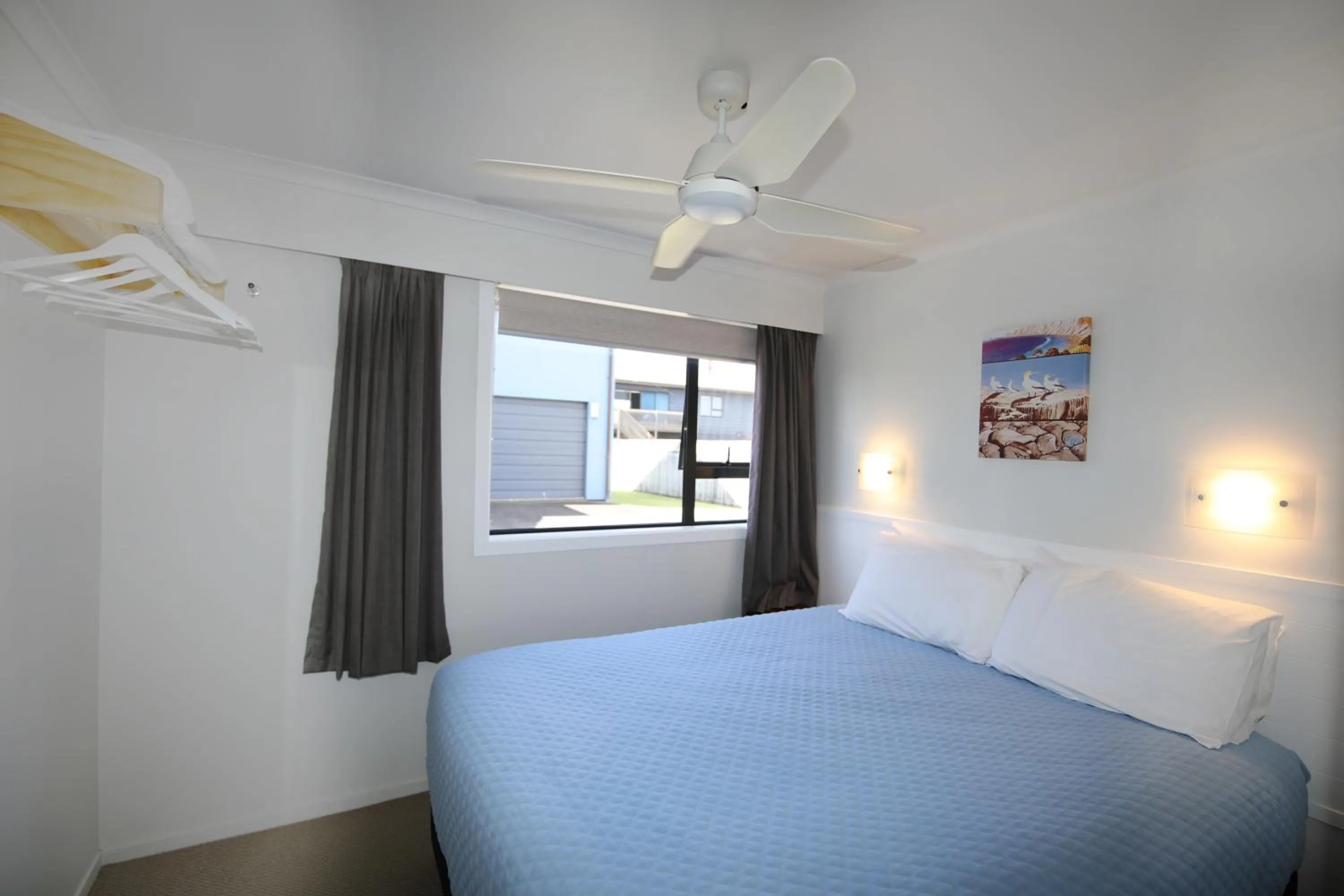 Bedroom, Bed in Blue Marlin Apartments
