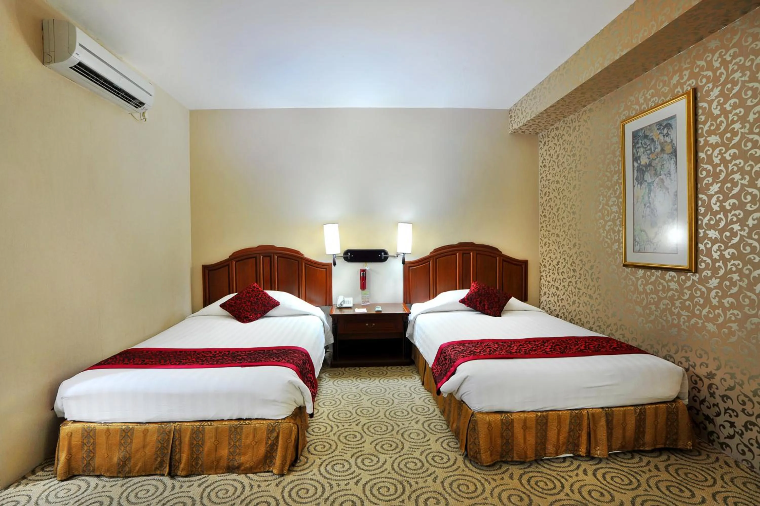 Bedroom, Bed in Crown Vista Hotel