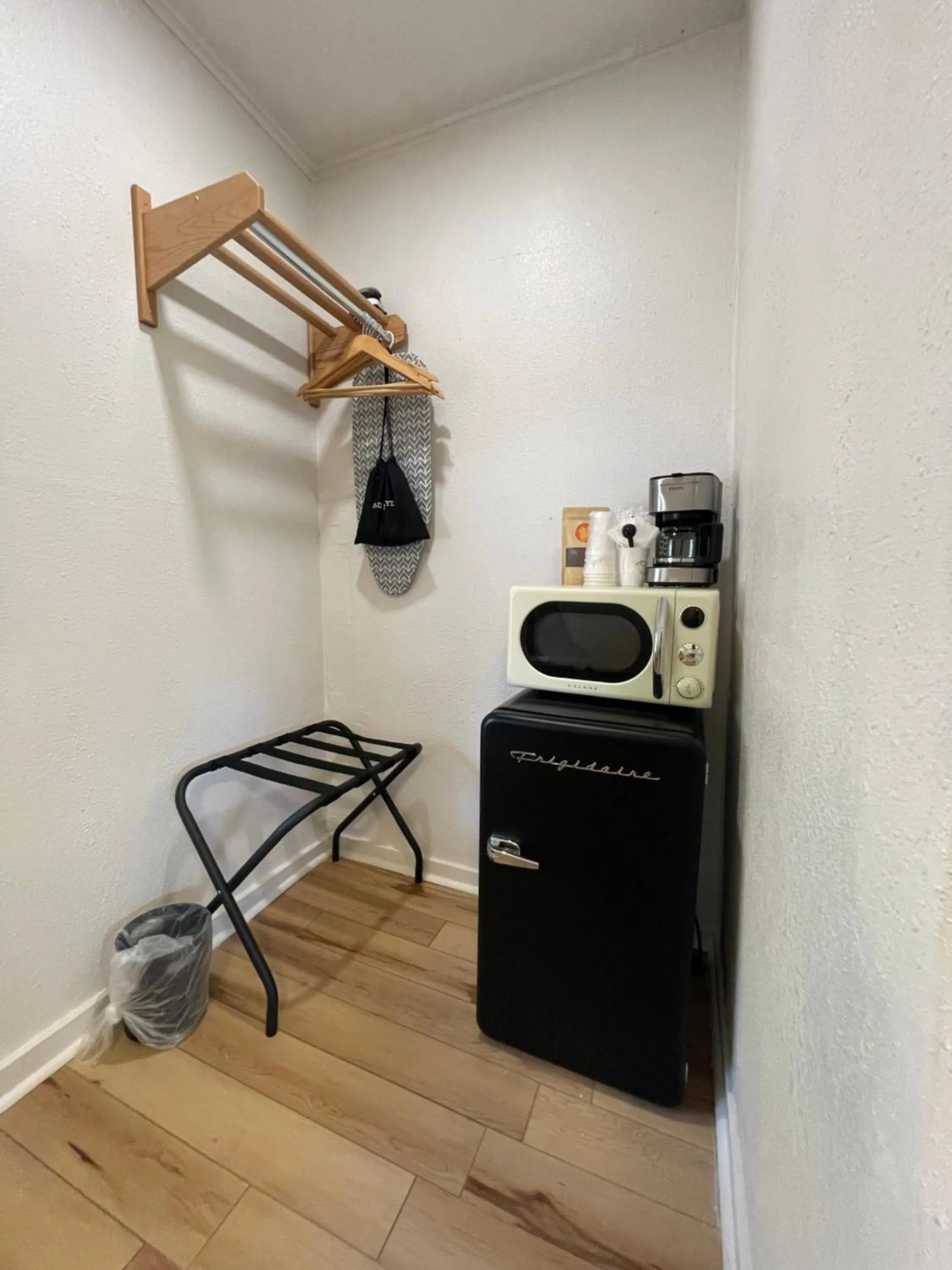Coffee/tea facilities in Frederick Motel