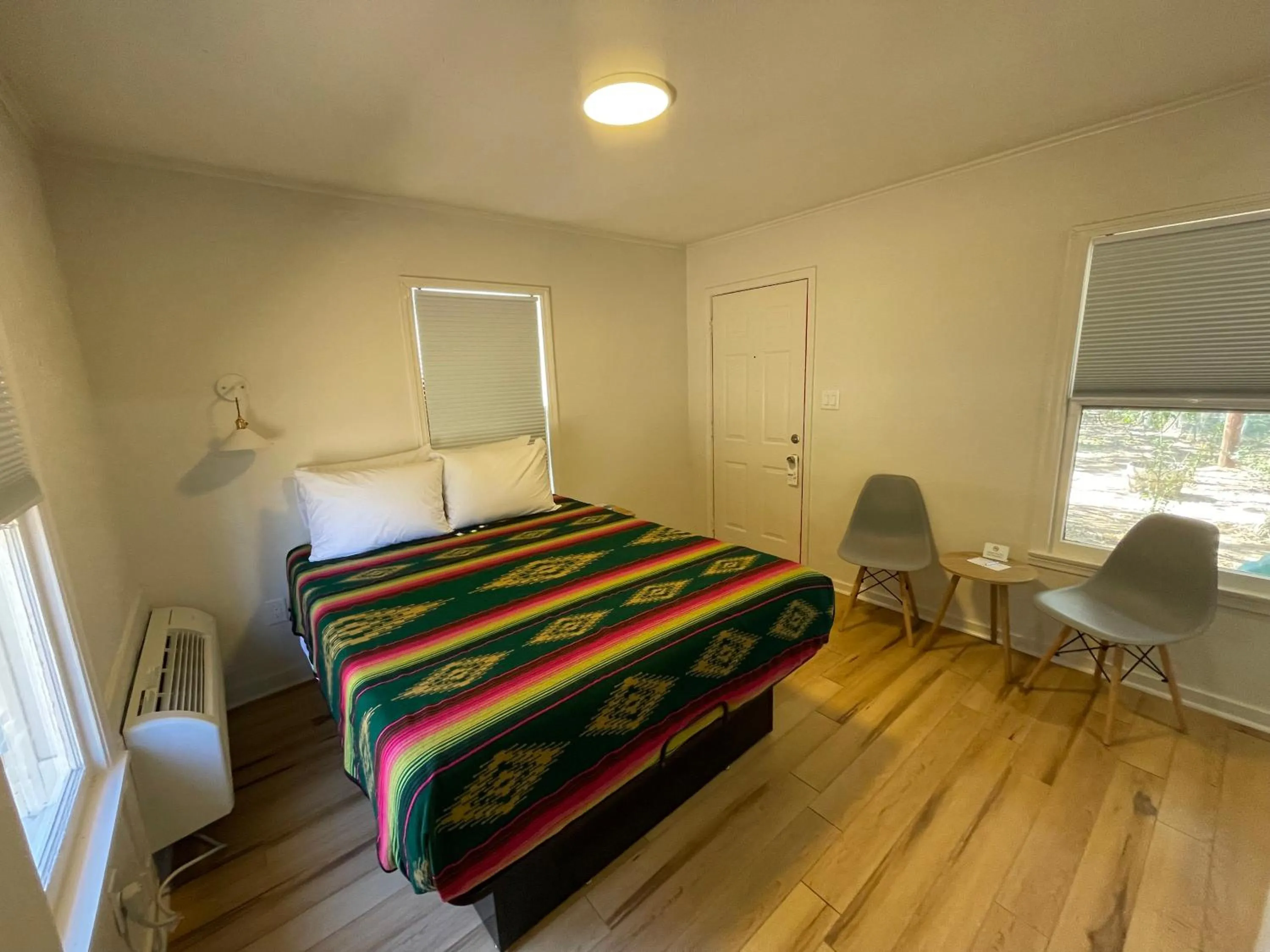 Bed in Frederick Motel