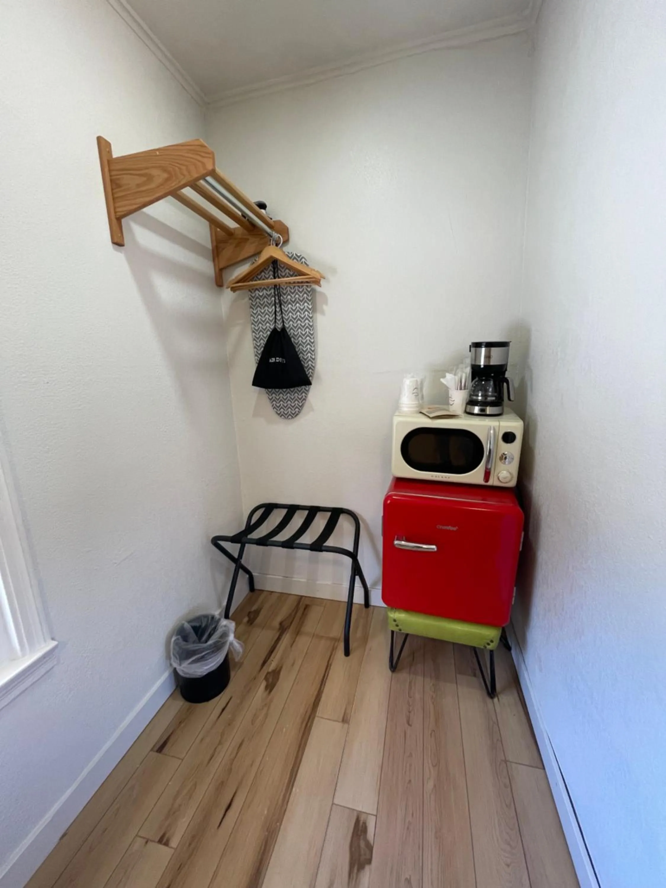 furniture in Frederick Motel