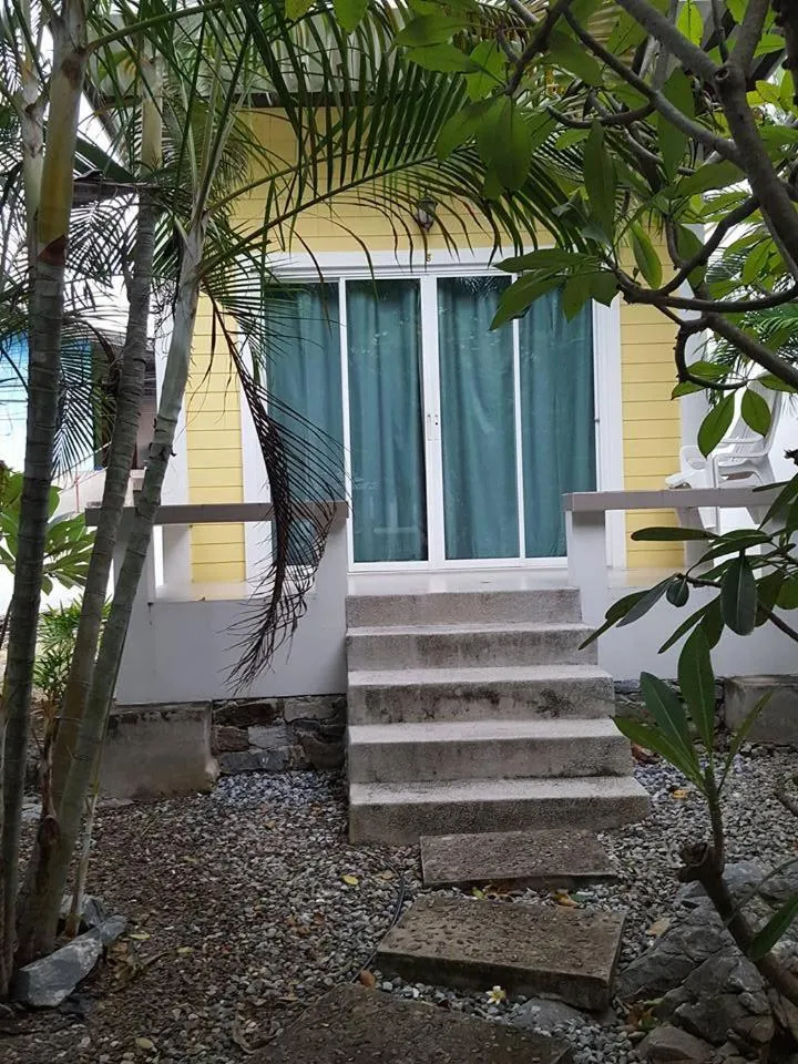 Garden in Charlie's Bungalows