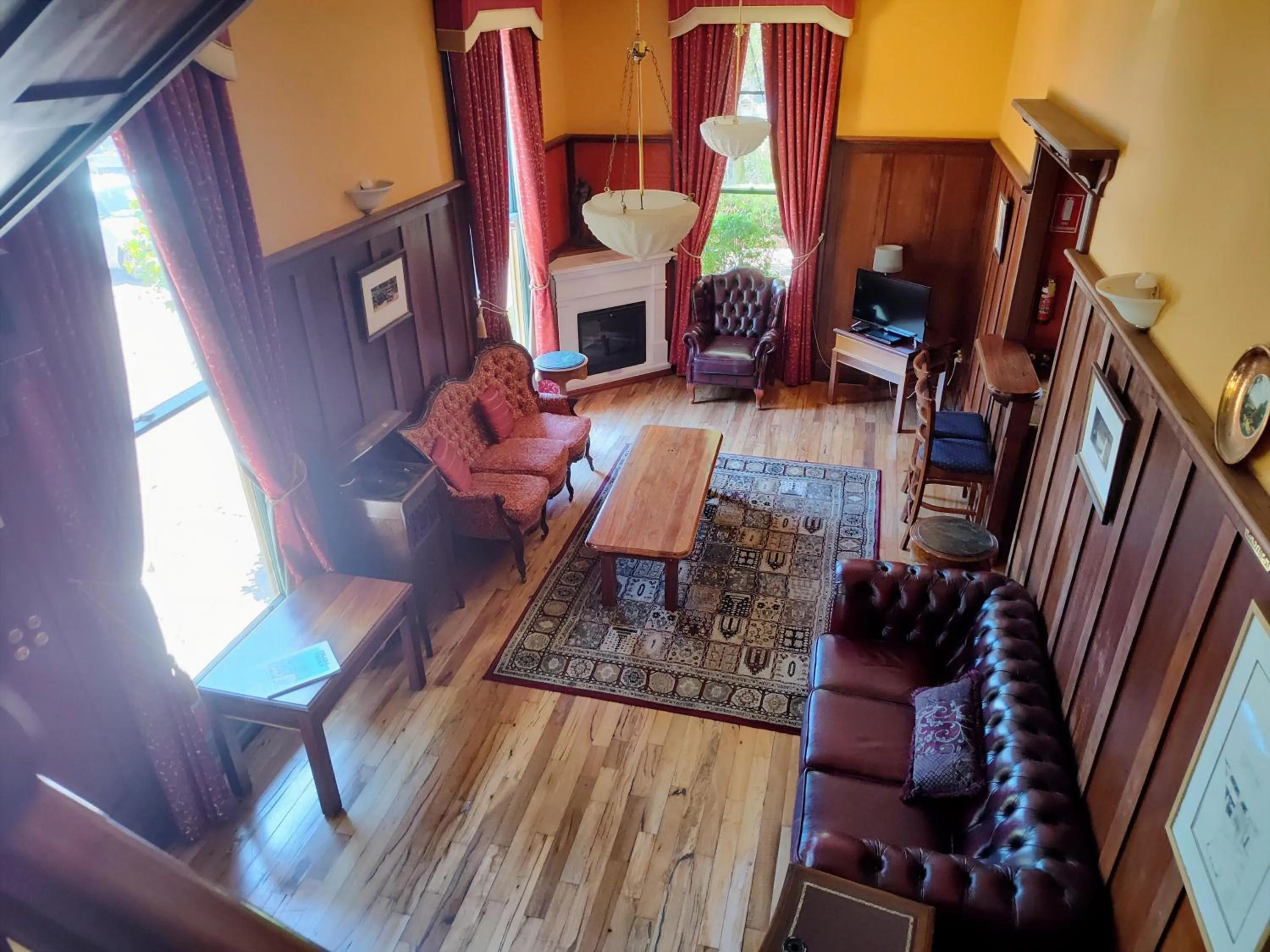 Communal lounge/ TV room in Bridgefield Guest House