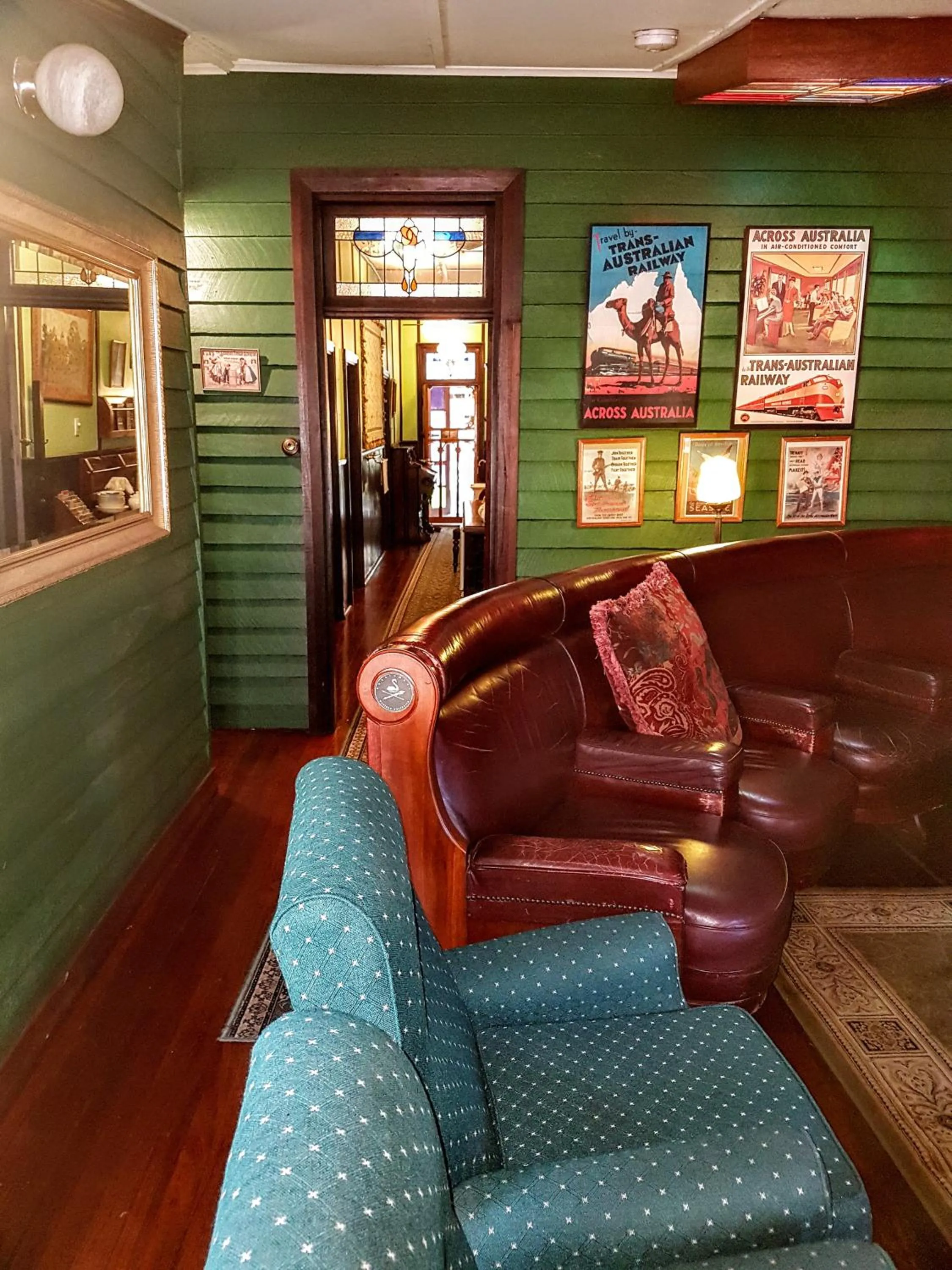 Communal lounge/ TV room in Bridgefield Guest House