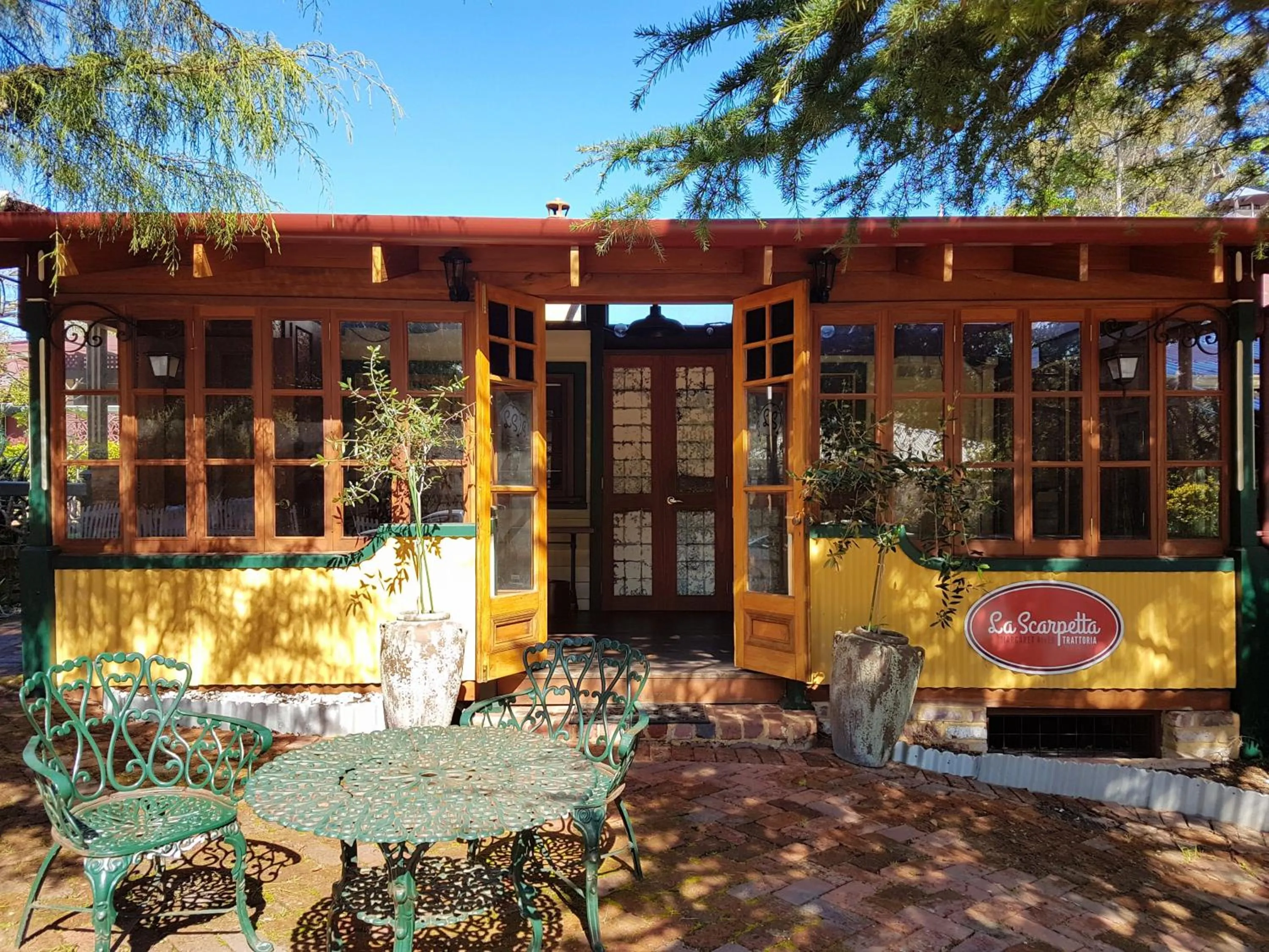 Restaurant/places to eat in Bridgefield Guest House