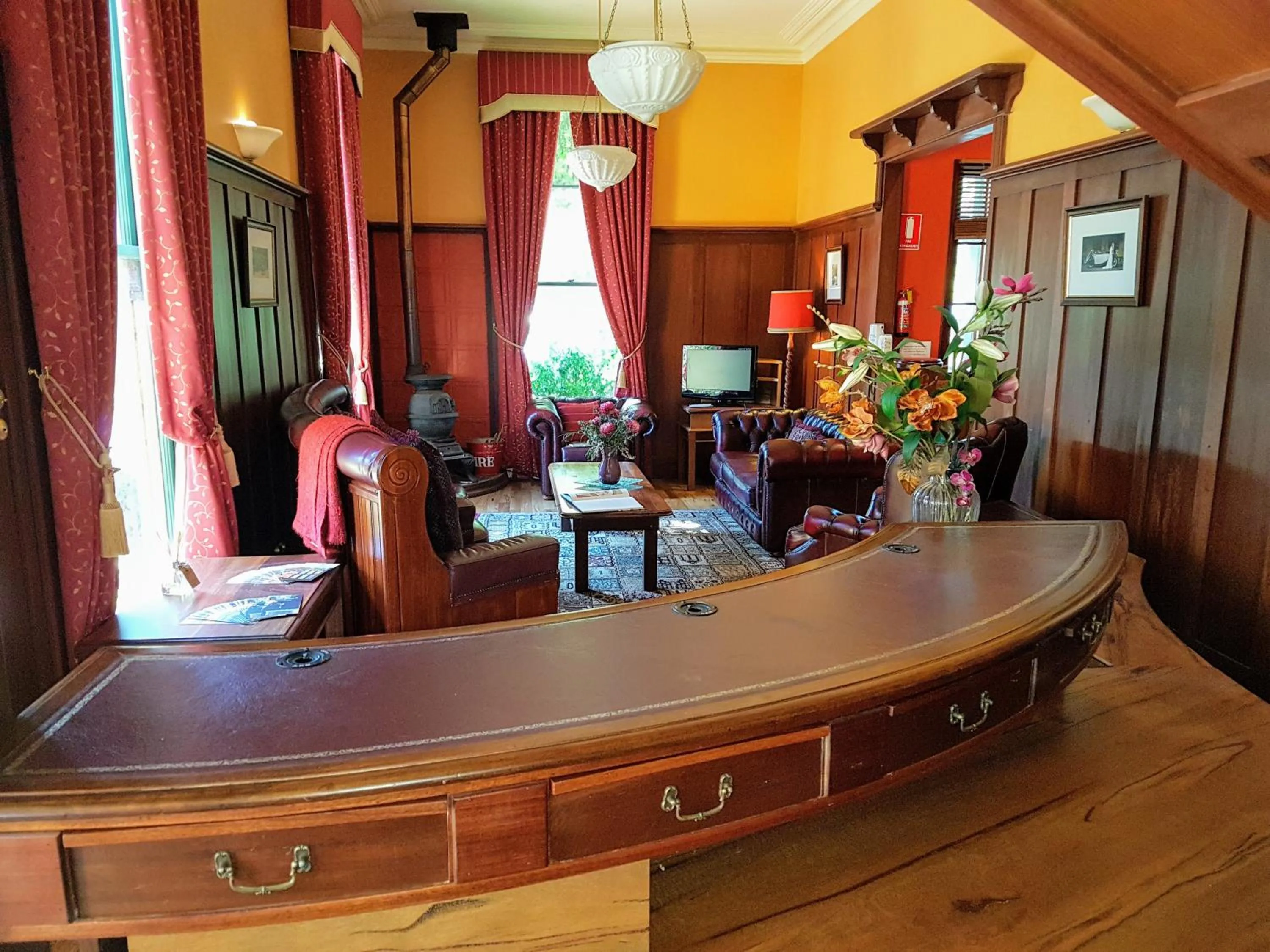 Communal lounge/ TV room in Bridgefield Guest House