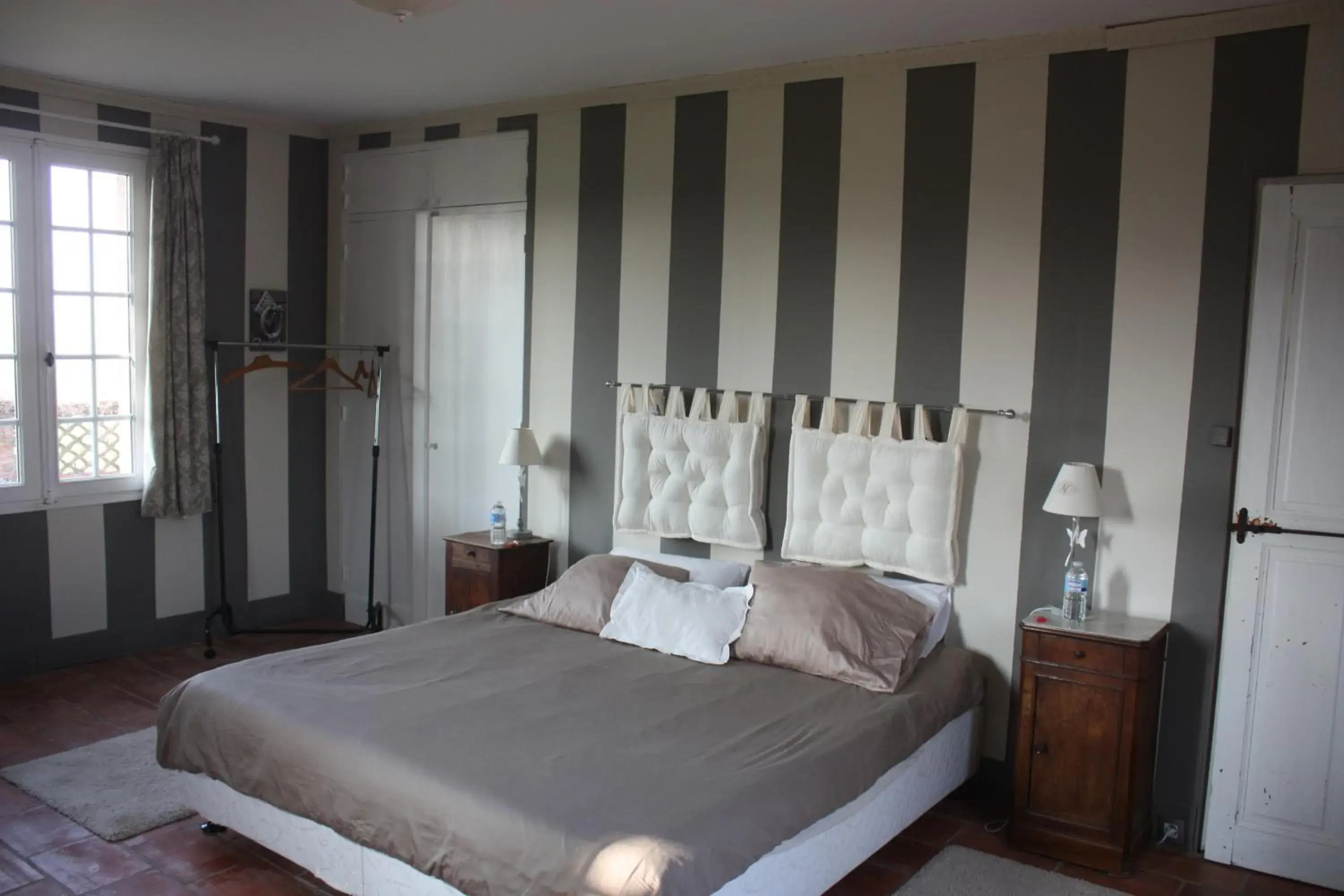 Triple Room in Presbytère de jonquiere Triple Room in Presbytère de jonquiere