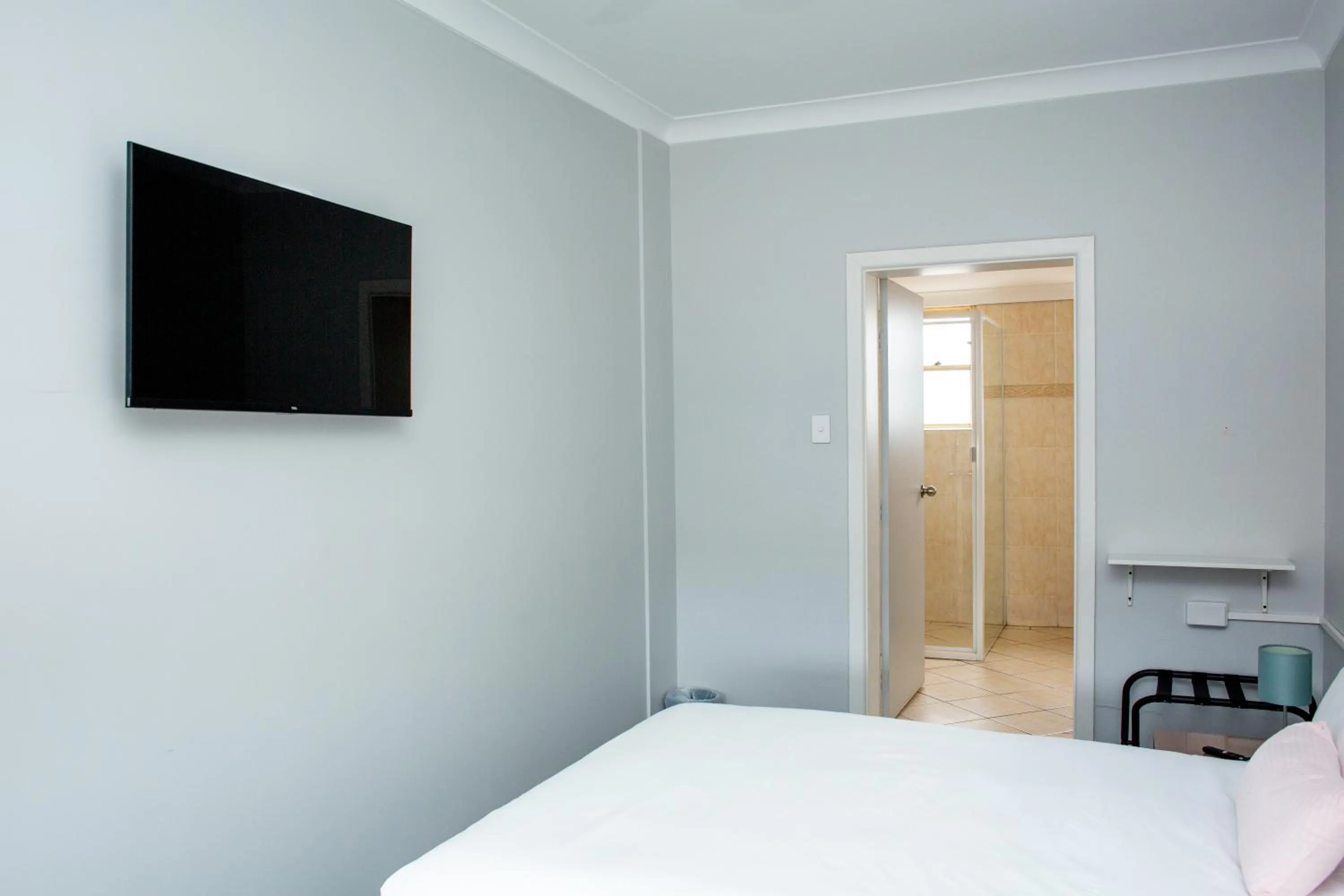 Bathroom, Bed in Five Island Hotel