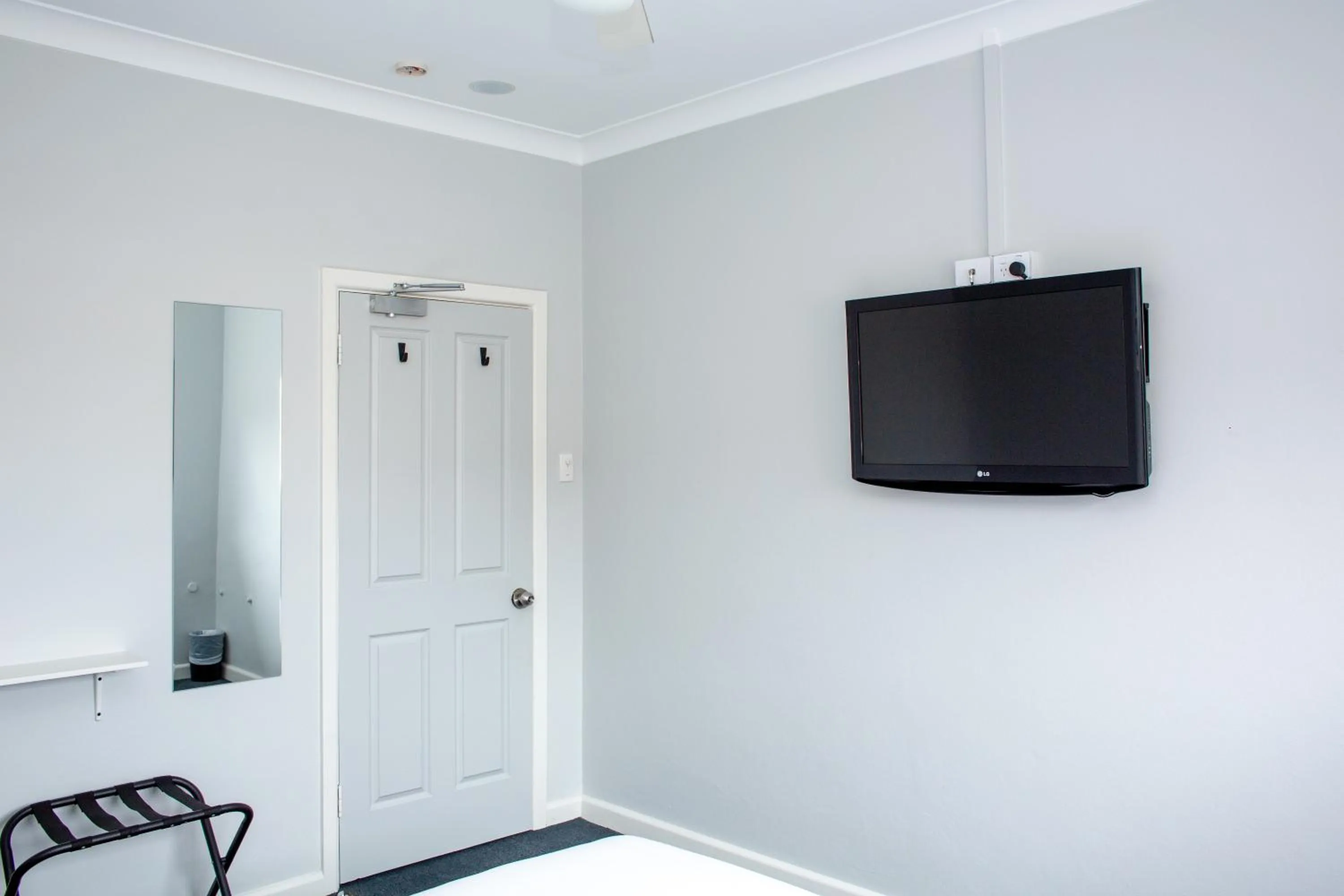 TV and multimedia in Five Island Hotel