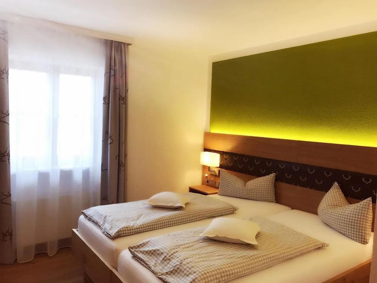 Photo of the whole room, Bed in Hotel am Wiesenhang - Garni