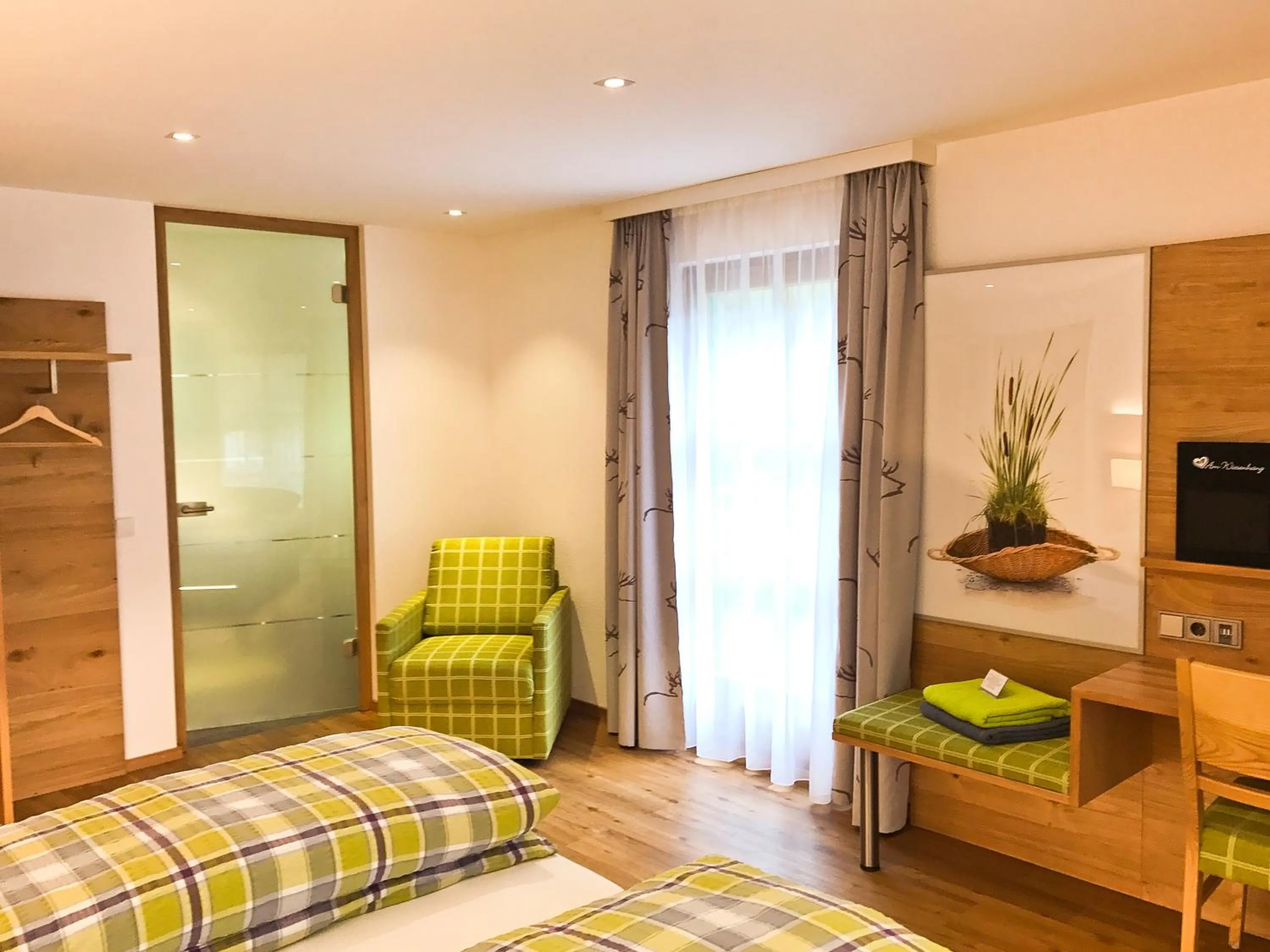 Photo of the whole room, Bed in Hotel am Wiesenhang - Garni