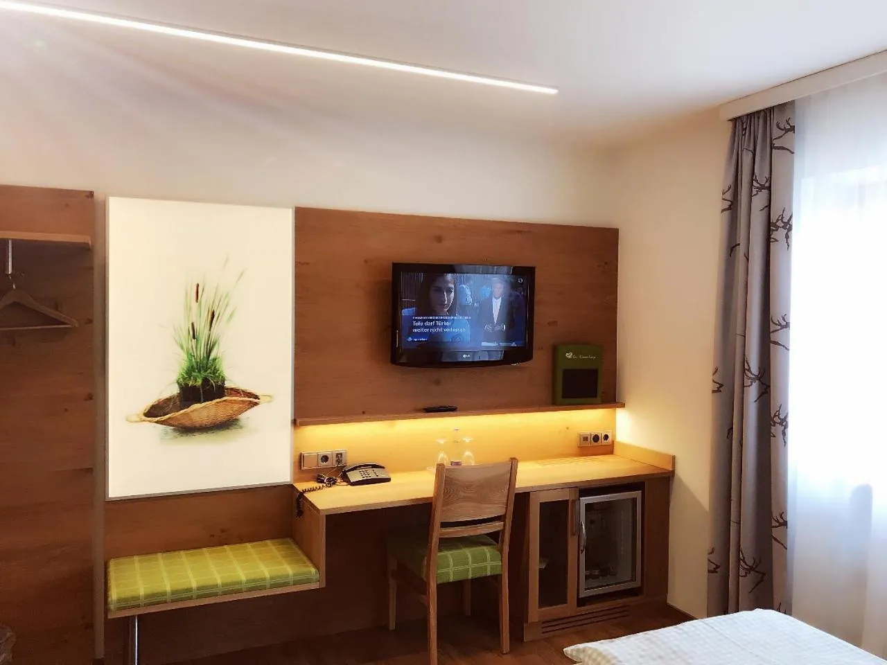 Photo of the whole room, Bed in Hotel am Wiesenhang - Garni