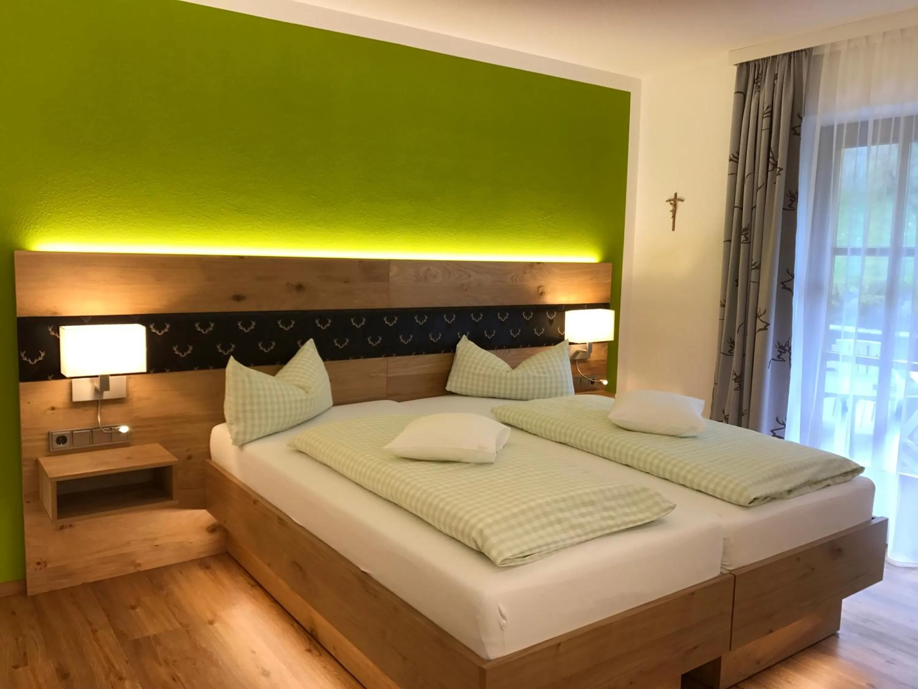 Photo of the whole room, Bed in Hotel am Wiesenhang - Garni