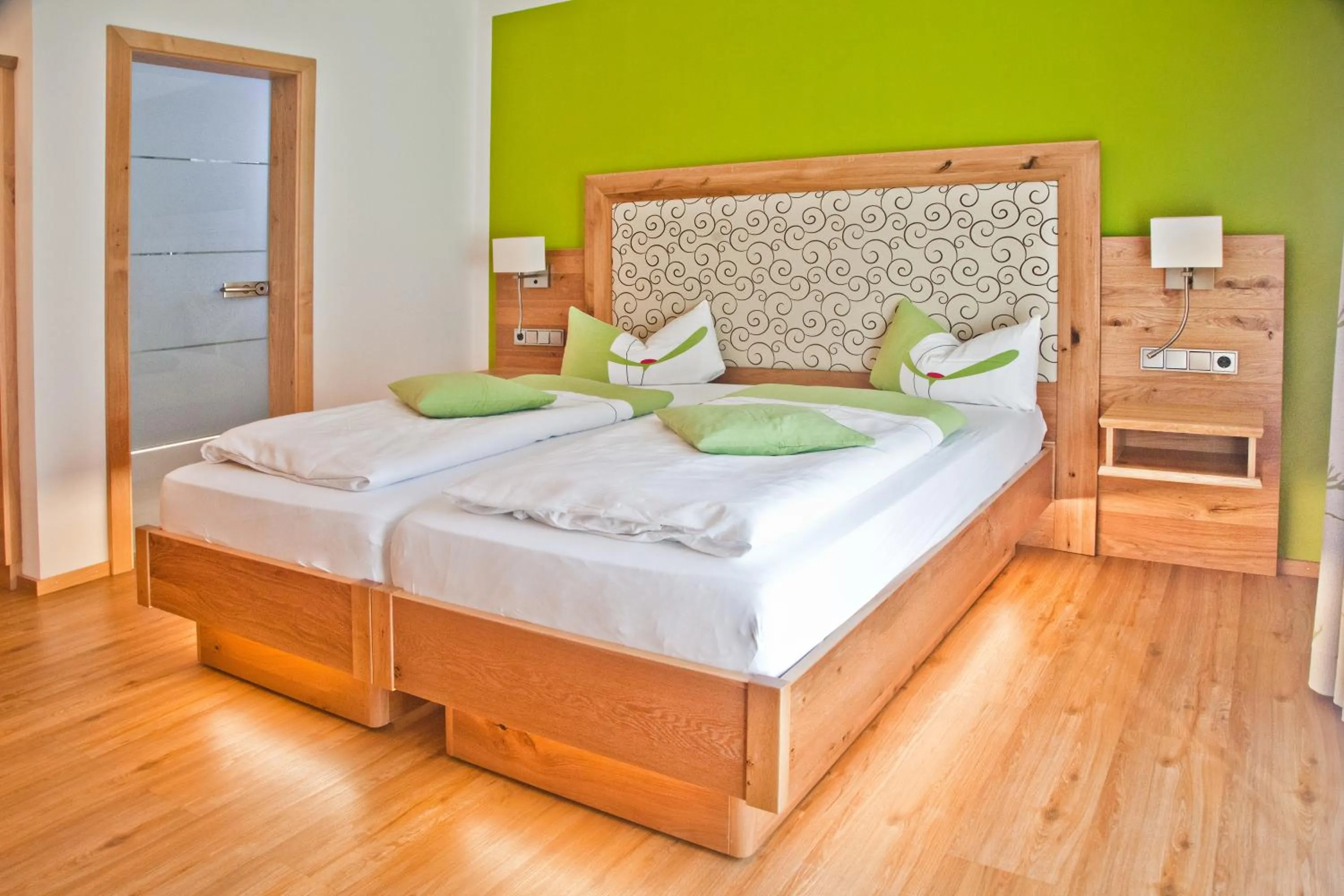 Photo of the whole room, Bed in Hotel am Wiesenhang - Garni