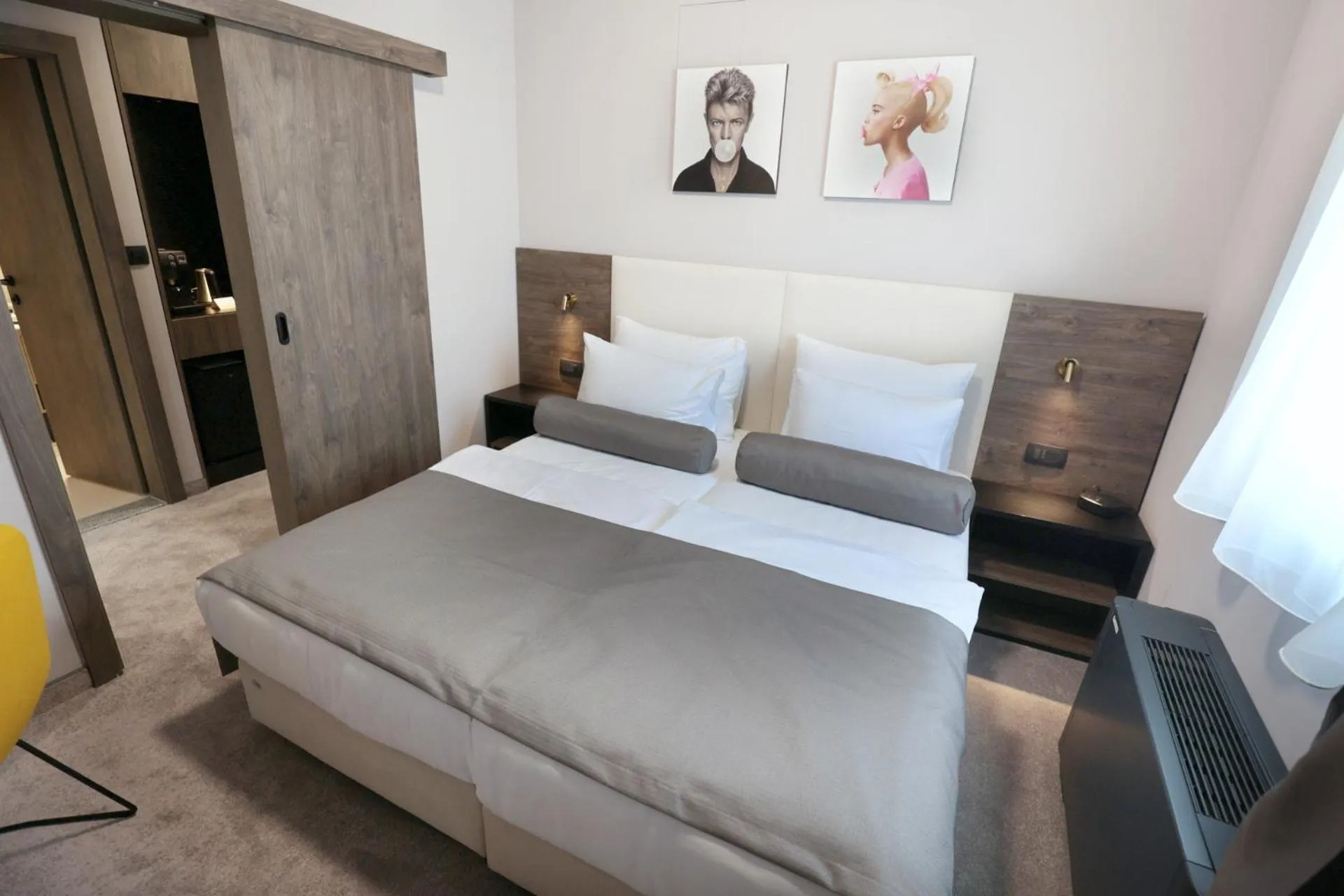 Bed in Hotel Milenij