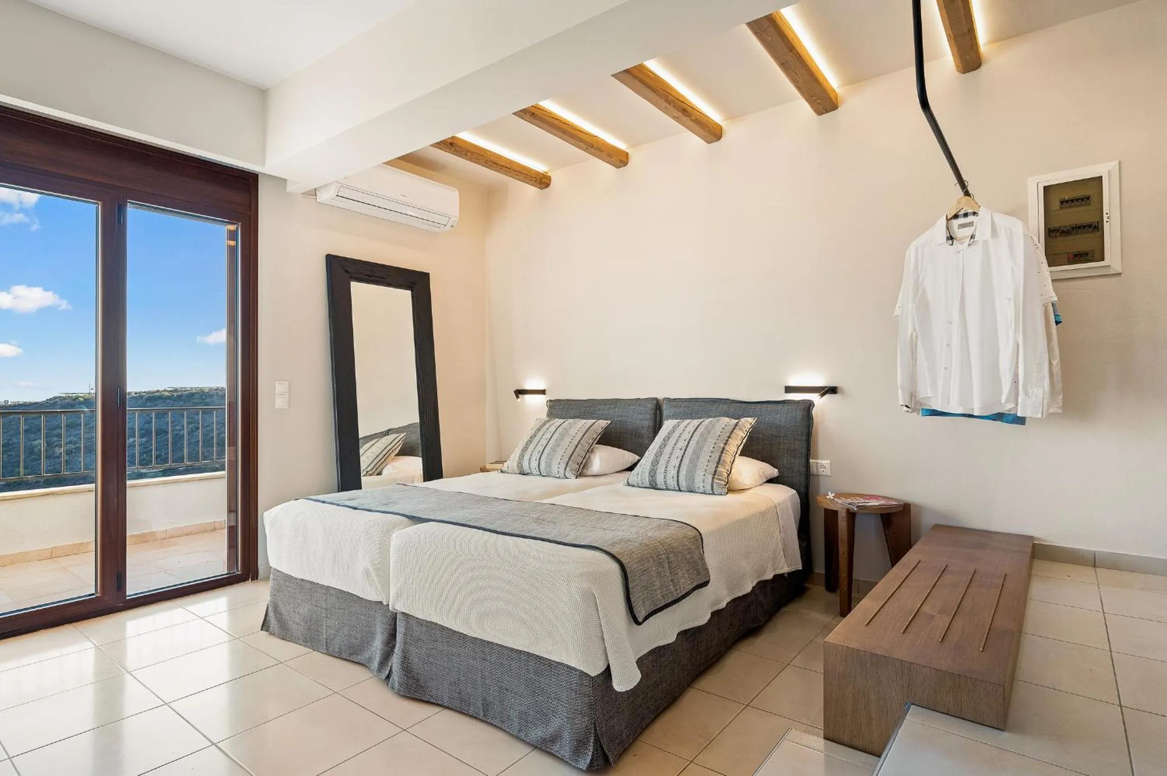 Bed in Lenikos Resort