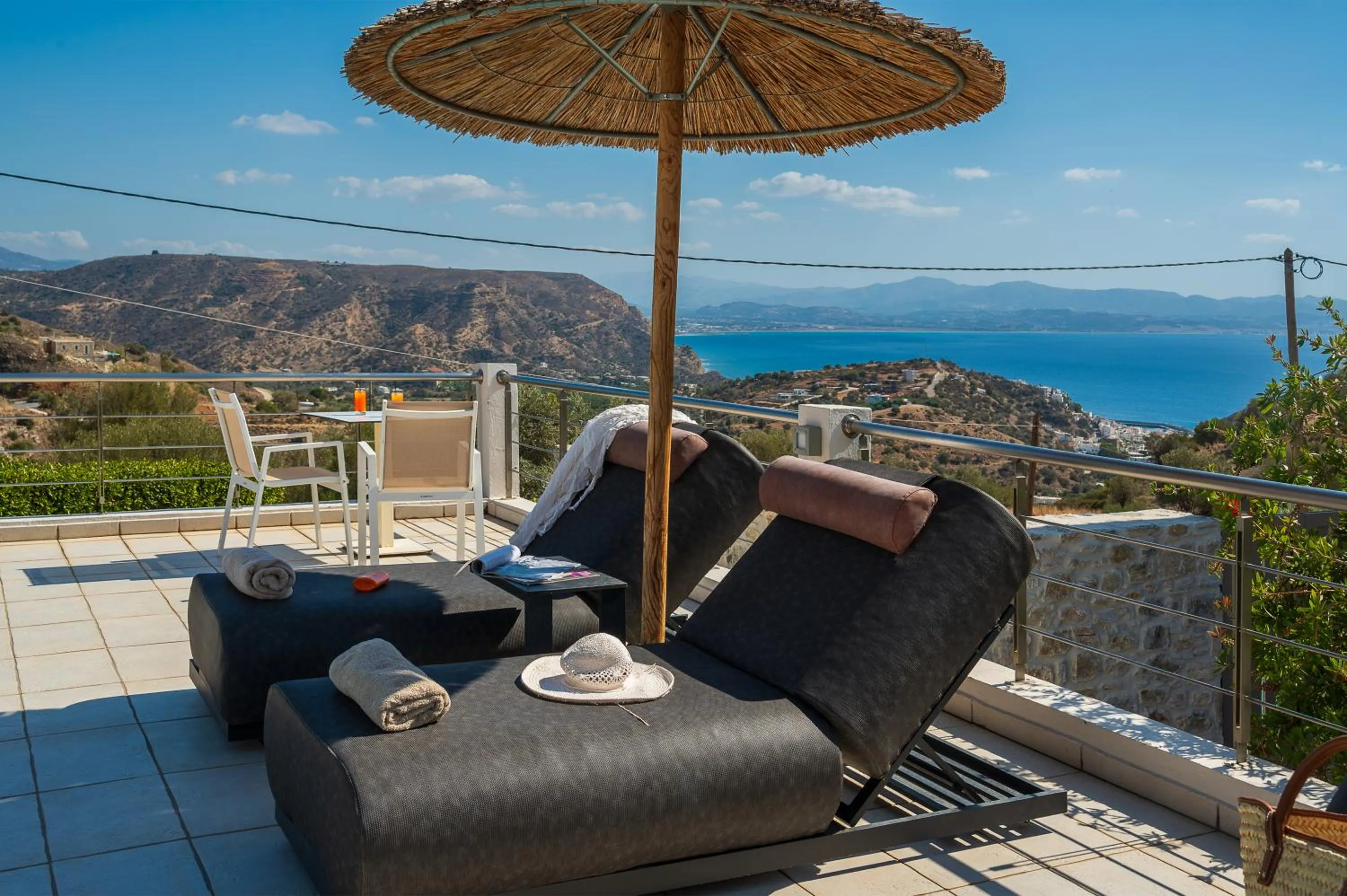 Swimming pool in Lenikos Resort