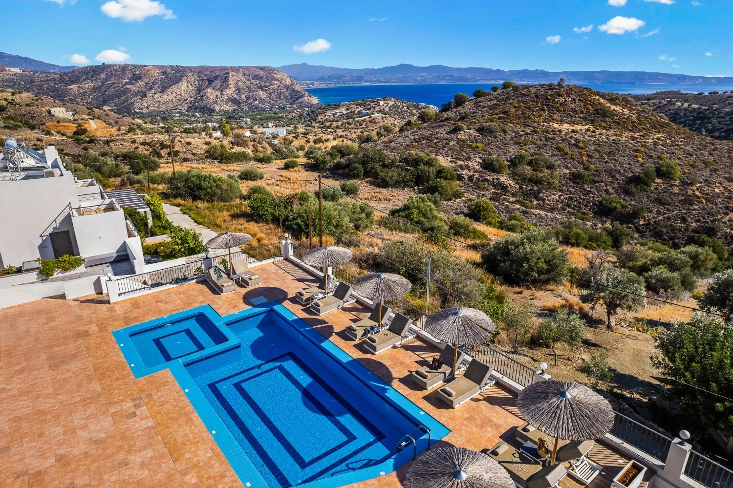 Swimming pool in Lenikos Resort