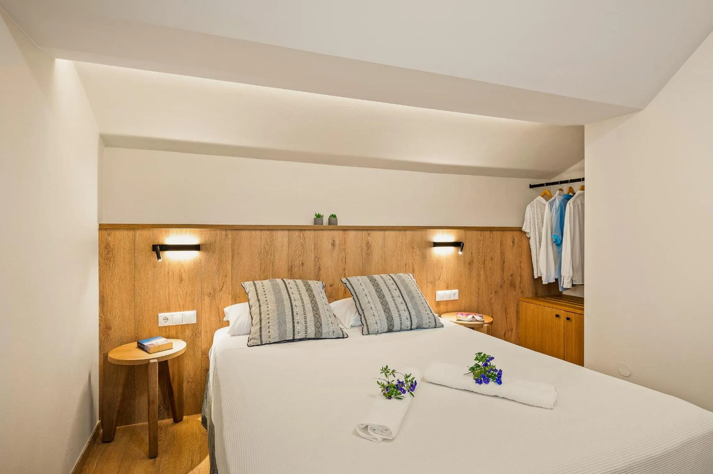 Bed in Lenikos Resort