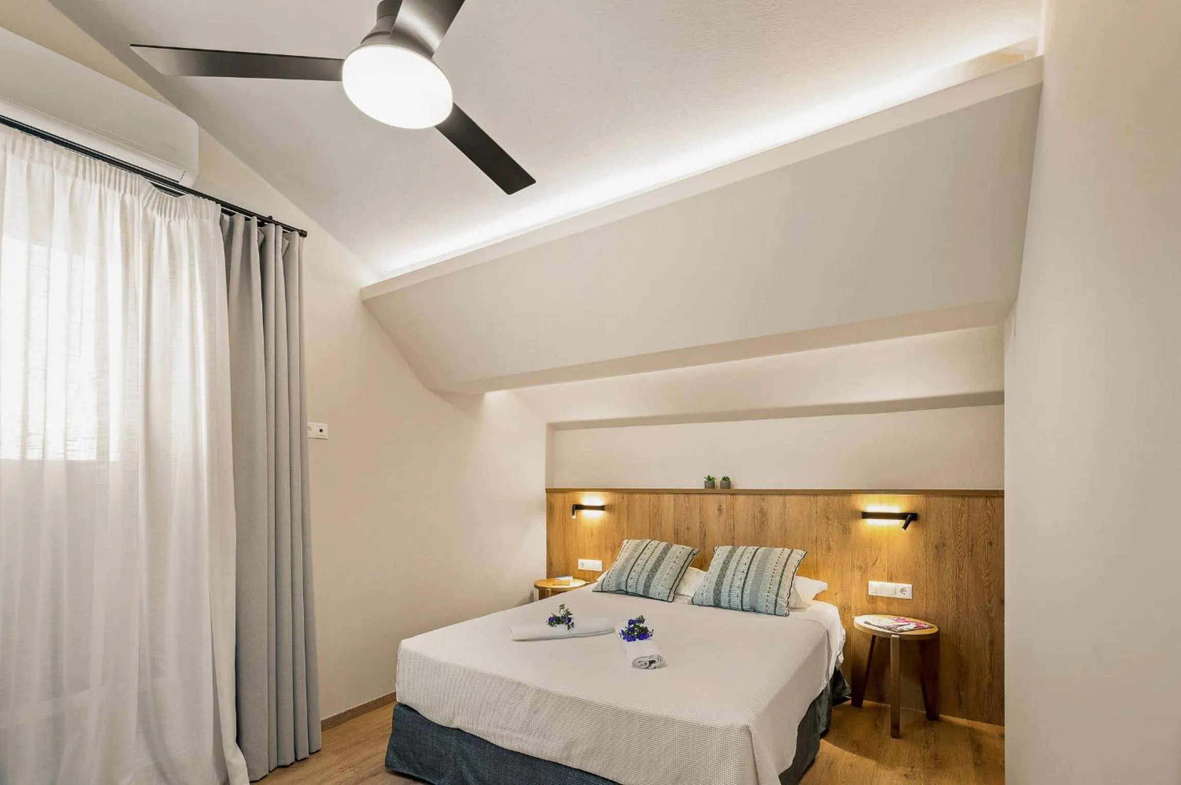 Bed in Lenikos Resort