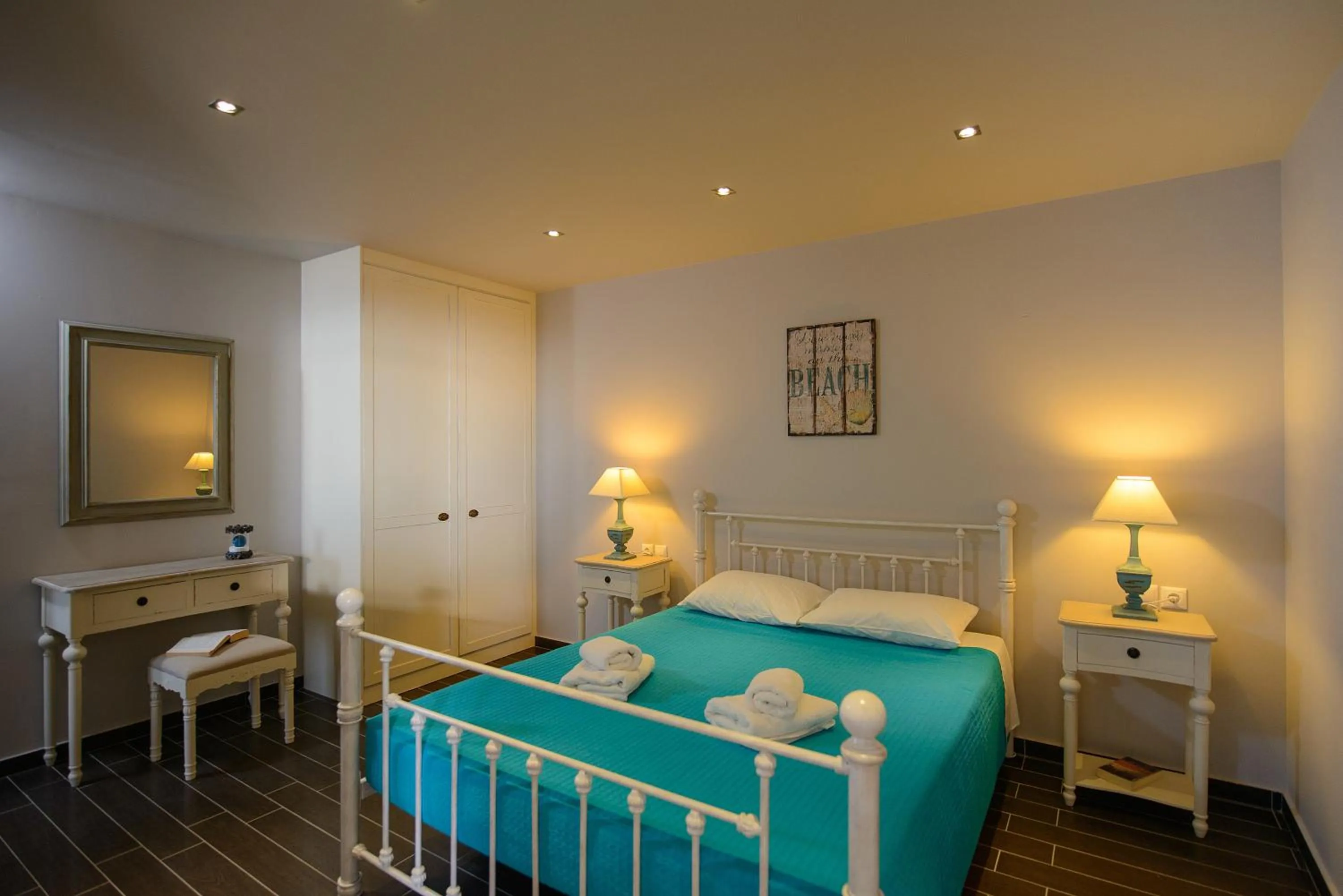 Bed in Lenikos Resort