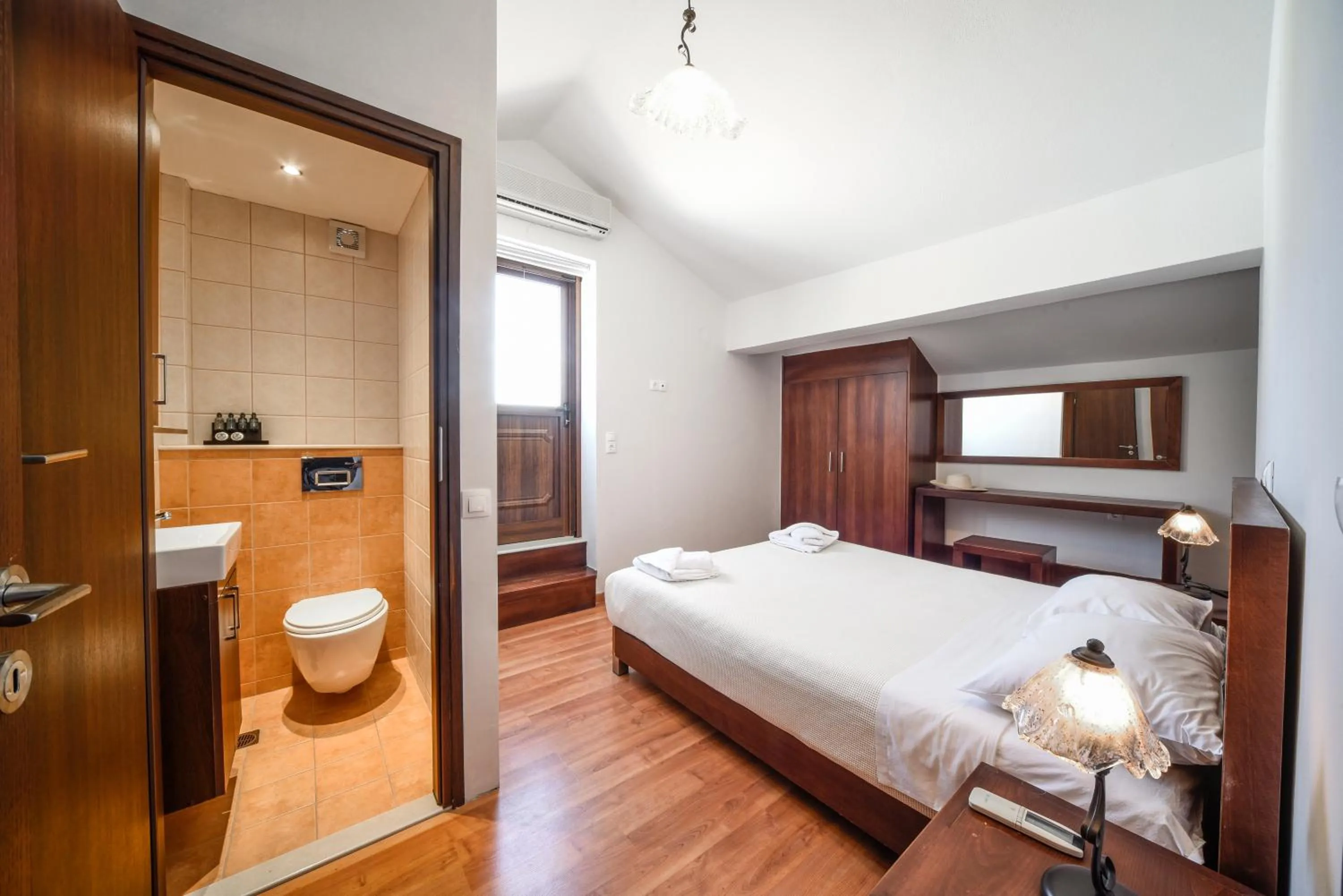 Bed in Lenikos Resort