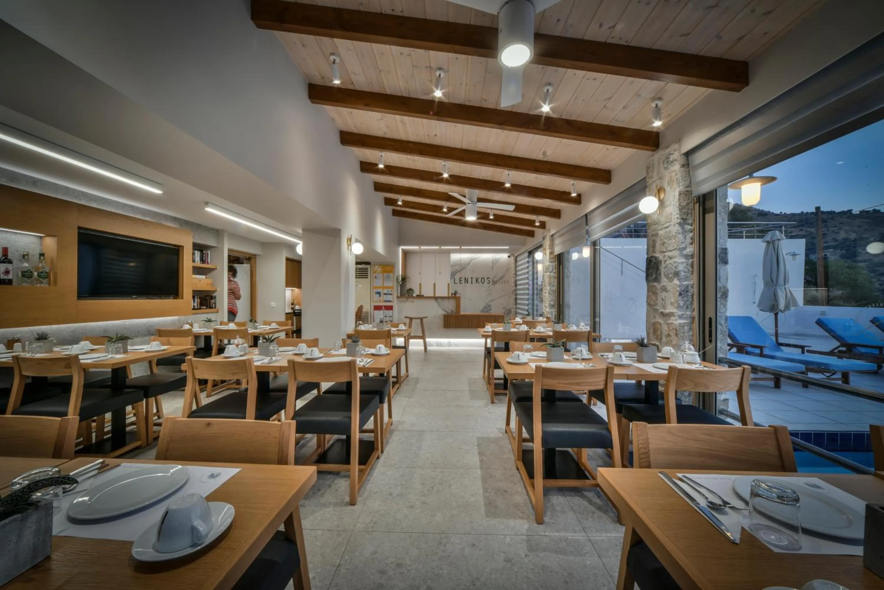 Restaurant/places to eat in Lenikos Resort