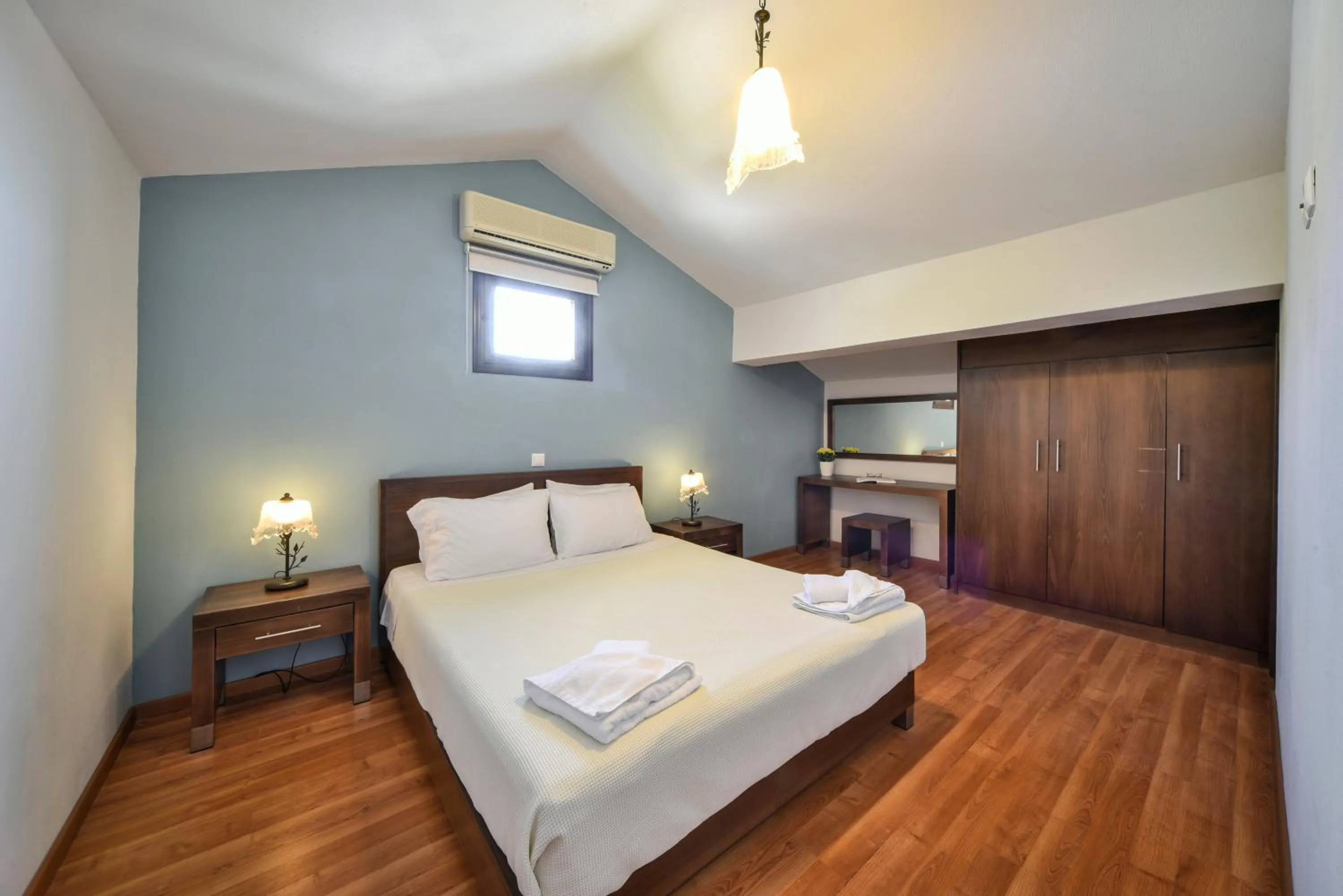 Bed in Lenikos Resort