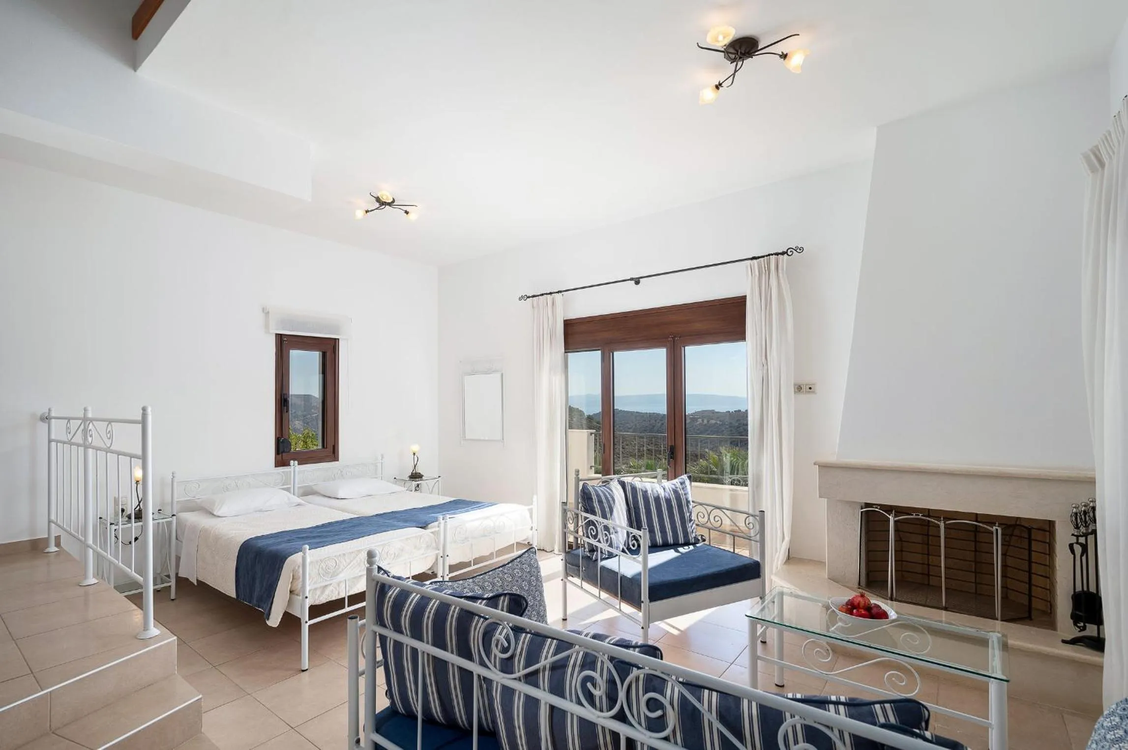 Bed in Lenikos Resort