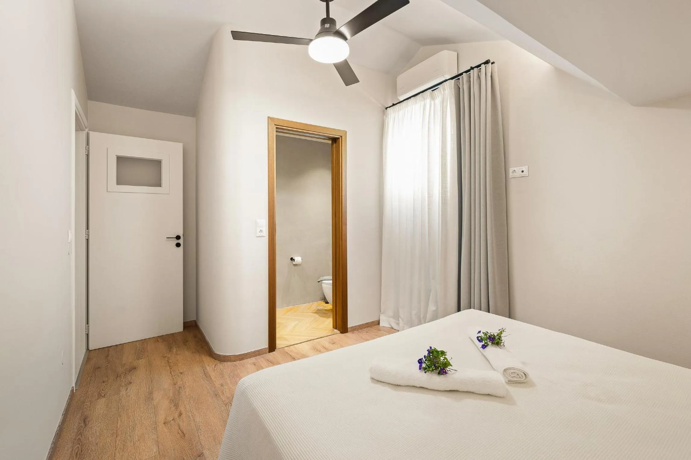 Bed in Lenikos Resort