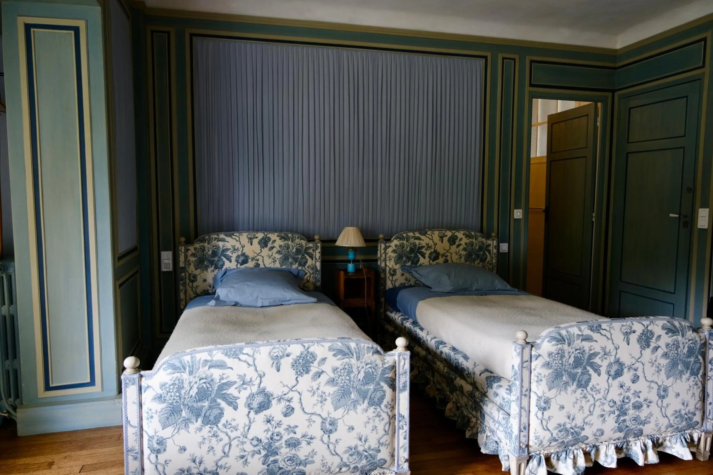Bed in Le Manoir de Beaumarchais