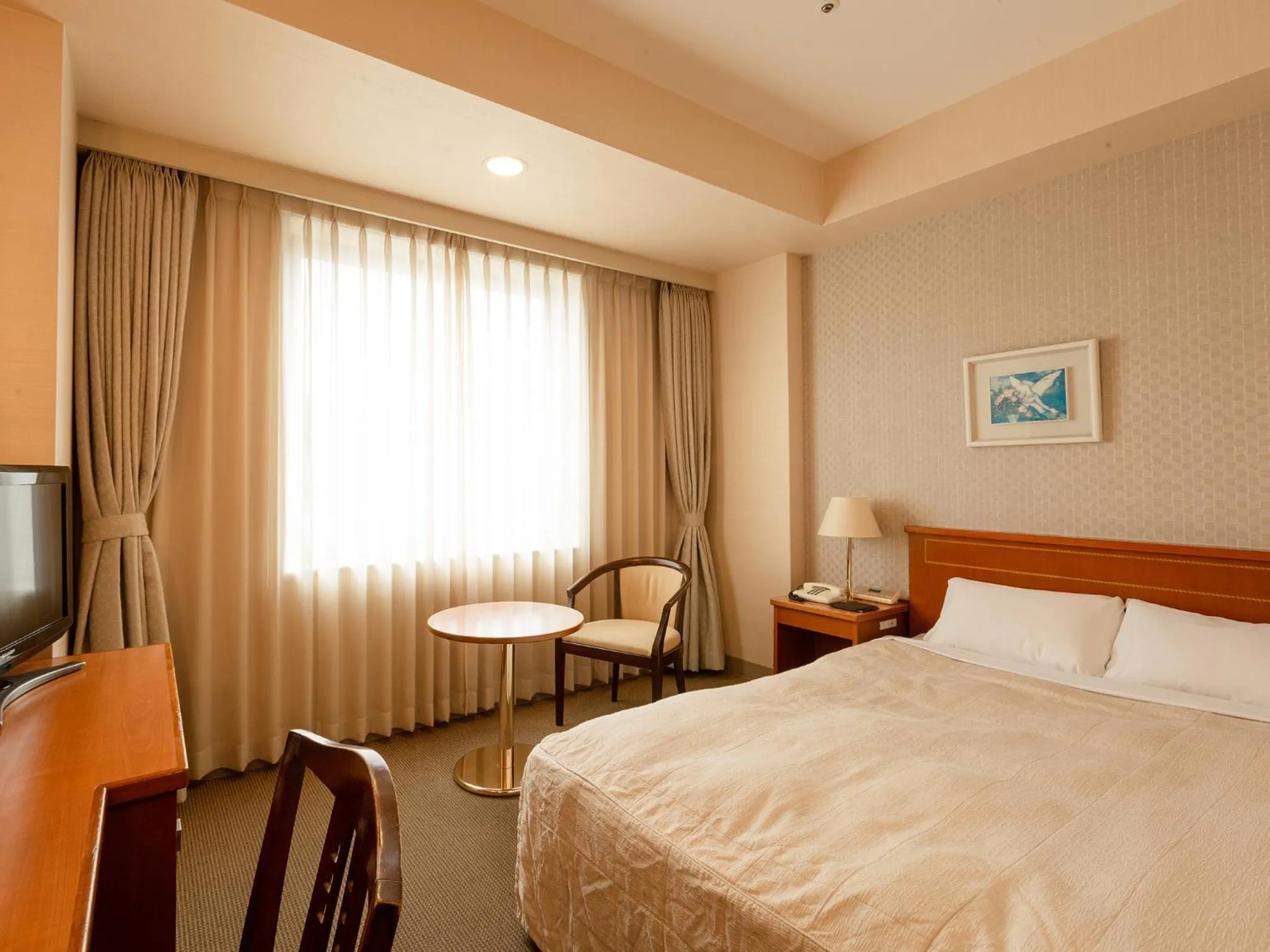 Photo of the whole room, Bed in Hotel Crown Palais Kokura